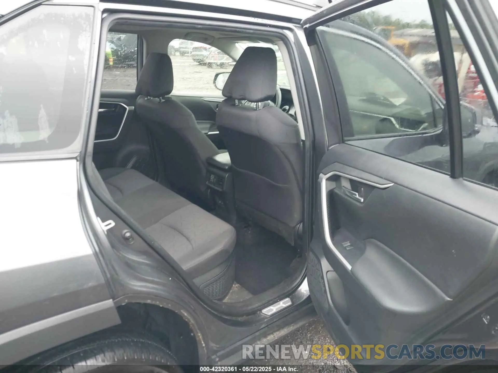 8 Photograph of a damaged car JTMRWRFV6ND568122 TOYOTA RAV4 HYBRID 2022