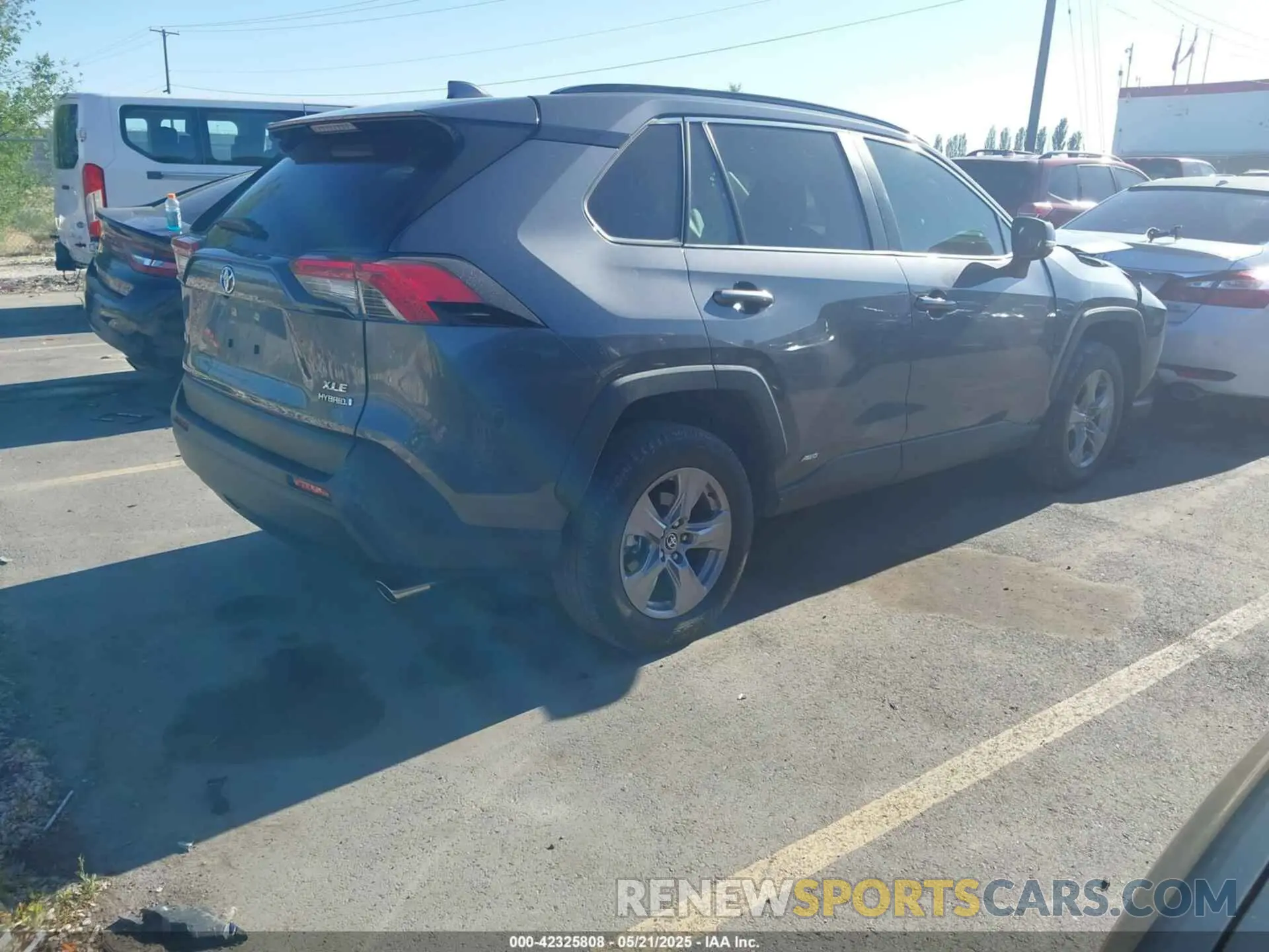 4 Photograph of a damaged car JTMRWRFVXND162537 TOYOTA RAV4 HYBRID 2022