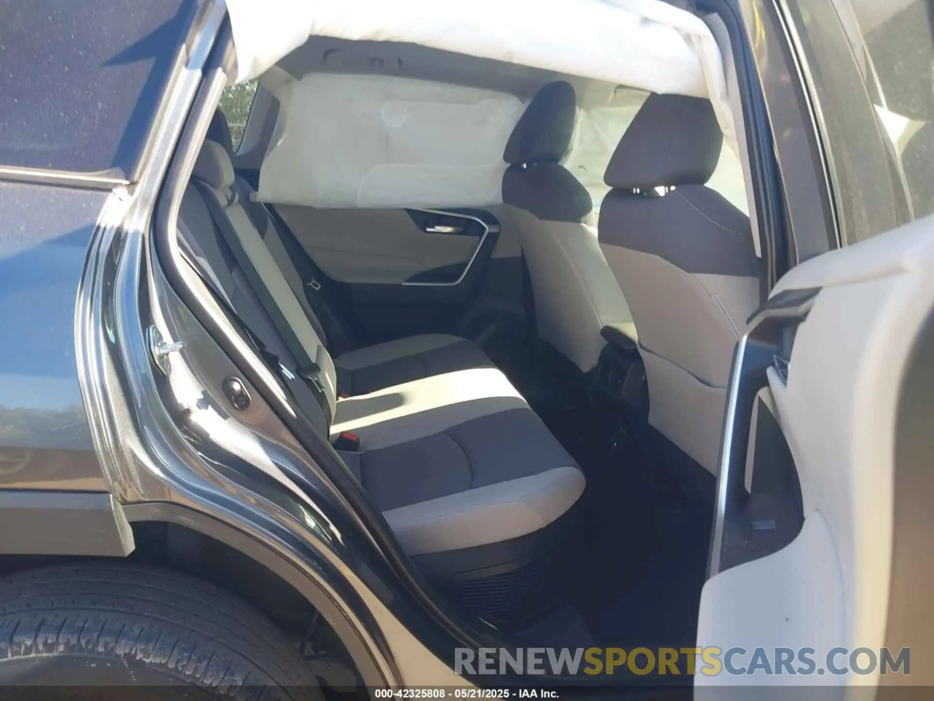 8 Photograph of a damaged car JTMRWRFVXND162537 TOYOTA RAV4 HYBRID 2022