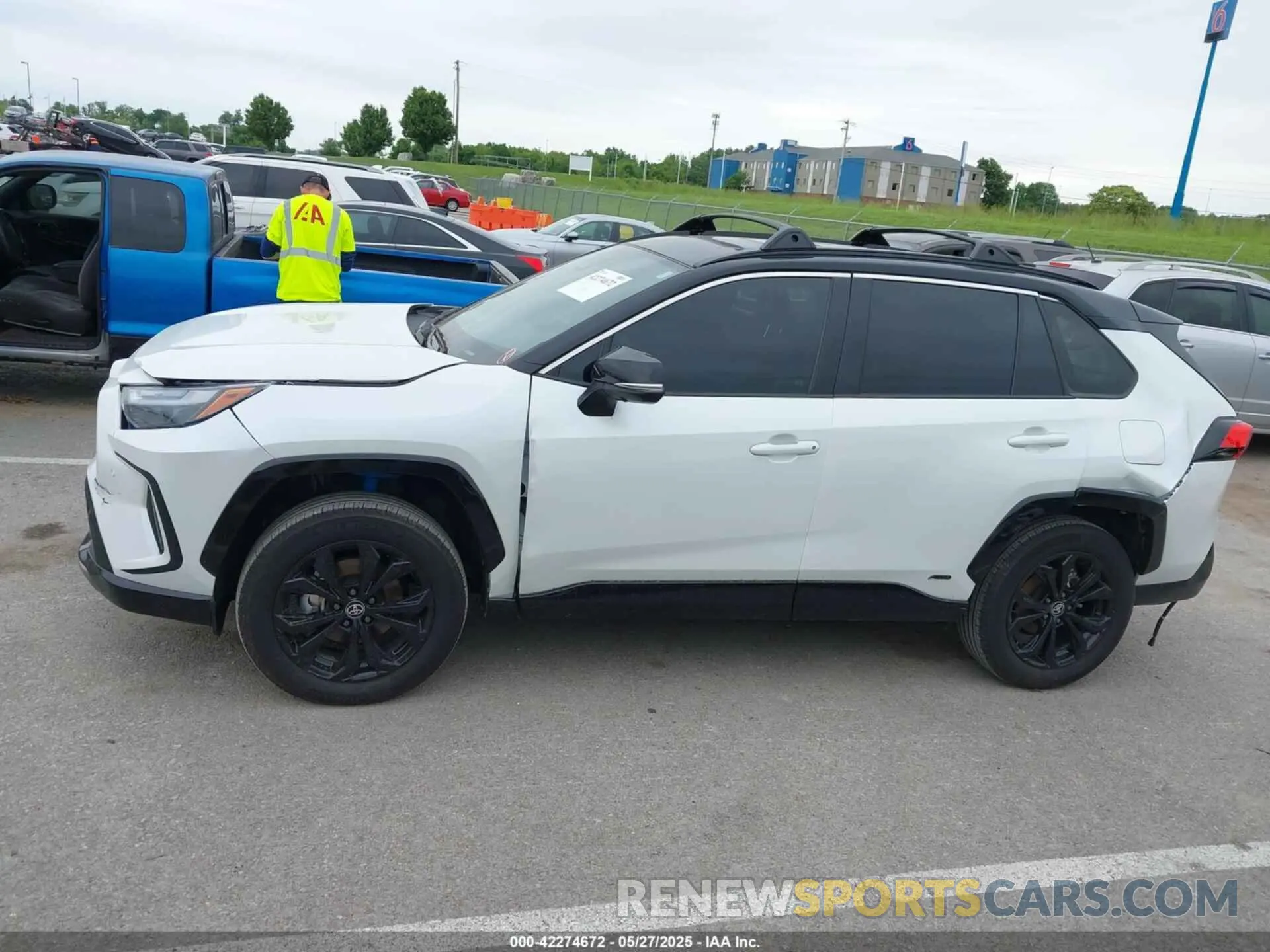 15 Photograph of a damaged car 2T3E6RFV5PW043301 TOYOTA RAV4 HYBRID 2023