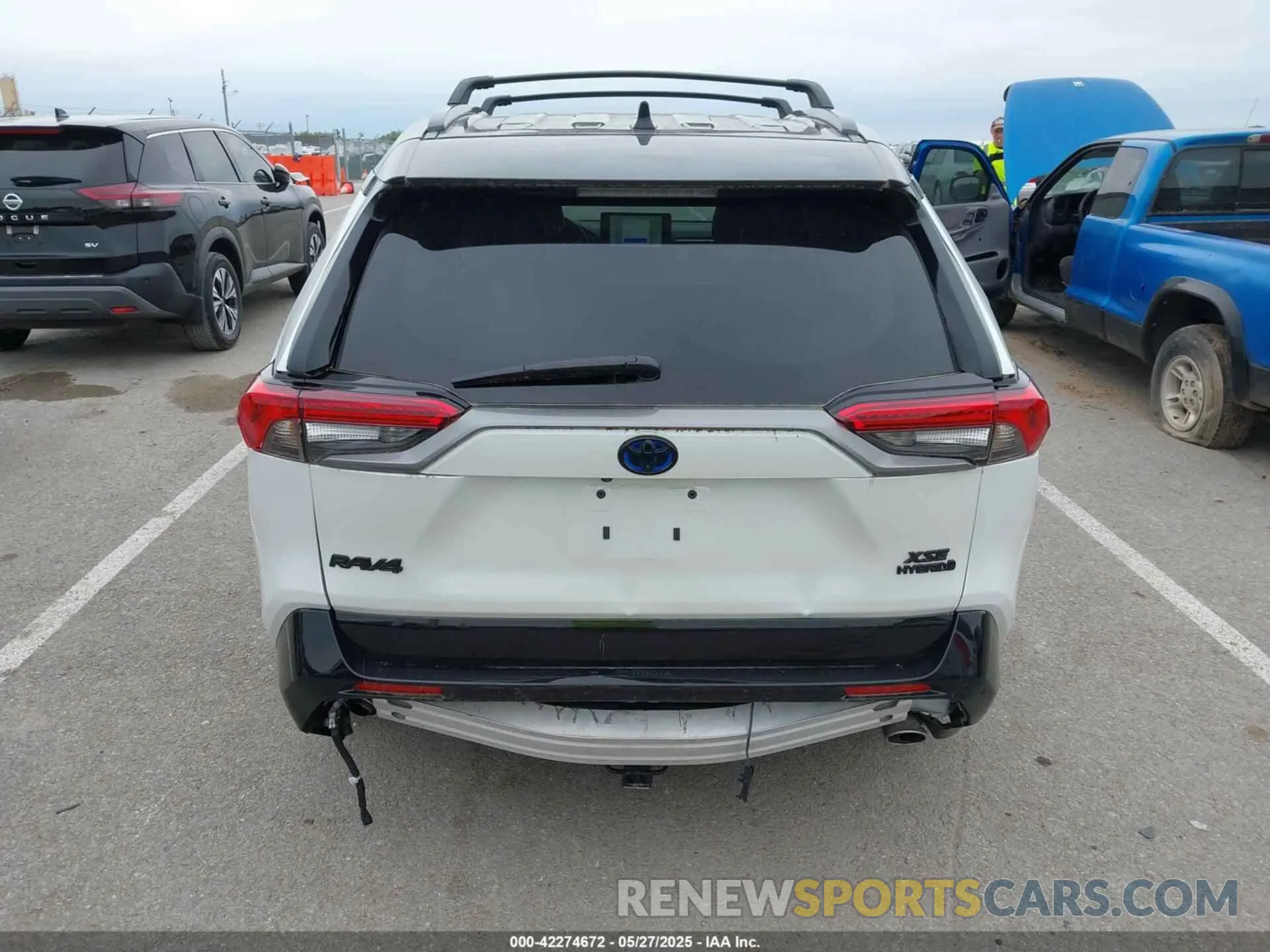 17 Photograph of a damaged car 2T3E6RFV5PW043301 TOYOTA RAV4 HYBRID 2023