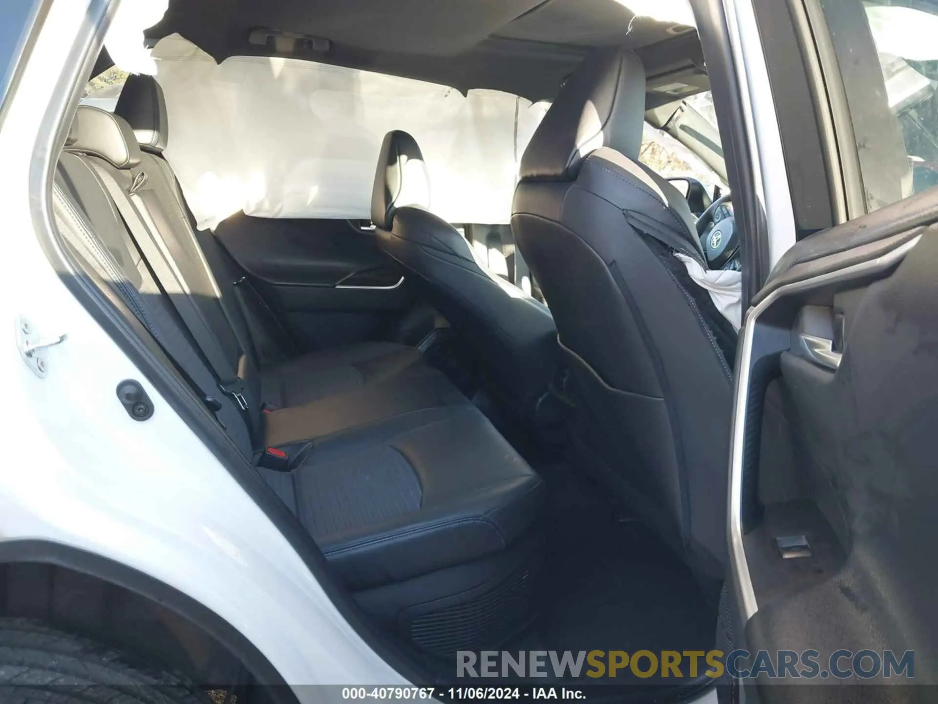 8 Photograph of a damaged car 2T3E6RFV9PW039946 TOYOTA RAV4 HYBRID 2023
