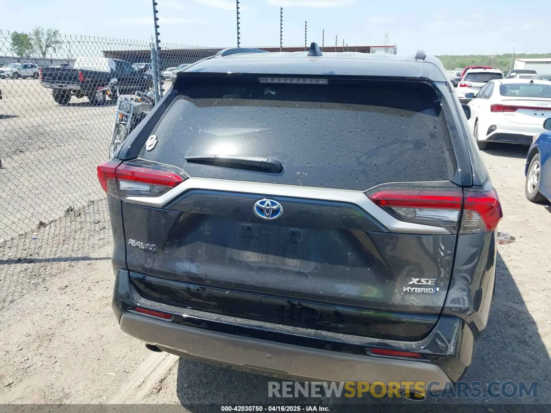 17 Photograph of a damaged car 2T3E6RFVXPW042709 TOYOTA RAV4 HYBRID 2023