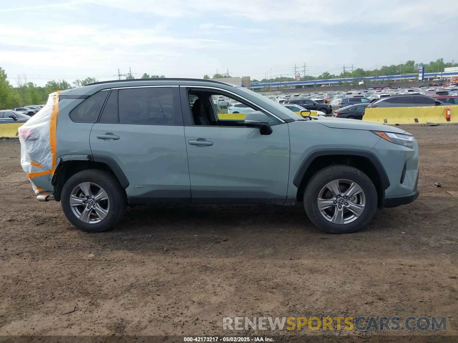 13 Photograph of a damaged car 2T3RWRFV2PW185591 TOYOTA RAV4 HYBRID 2023