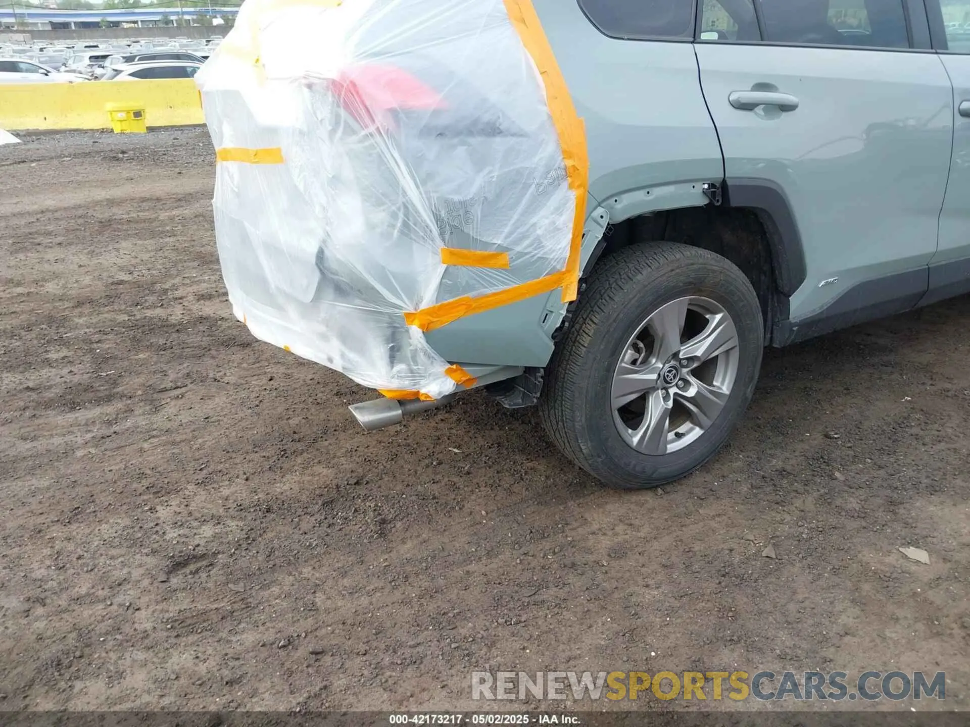 18 Photograph of a damaged car 2T3RWRFV2PW185591 TOYOTA RAV4 HYBRID 2023