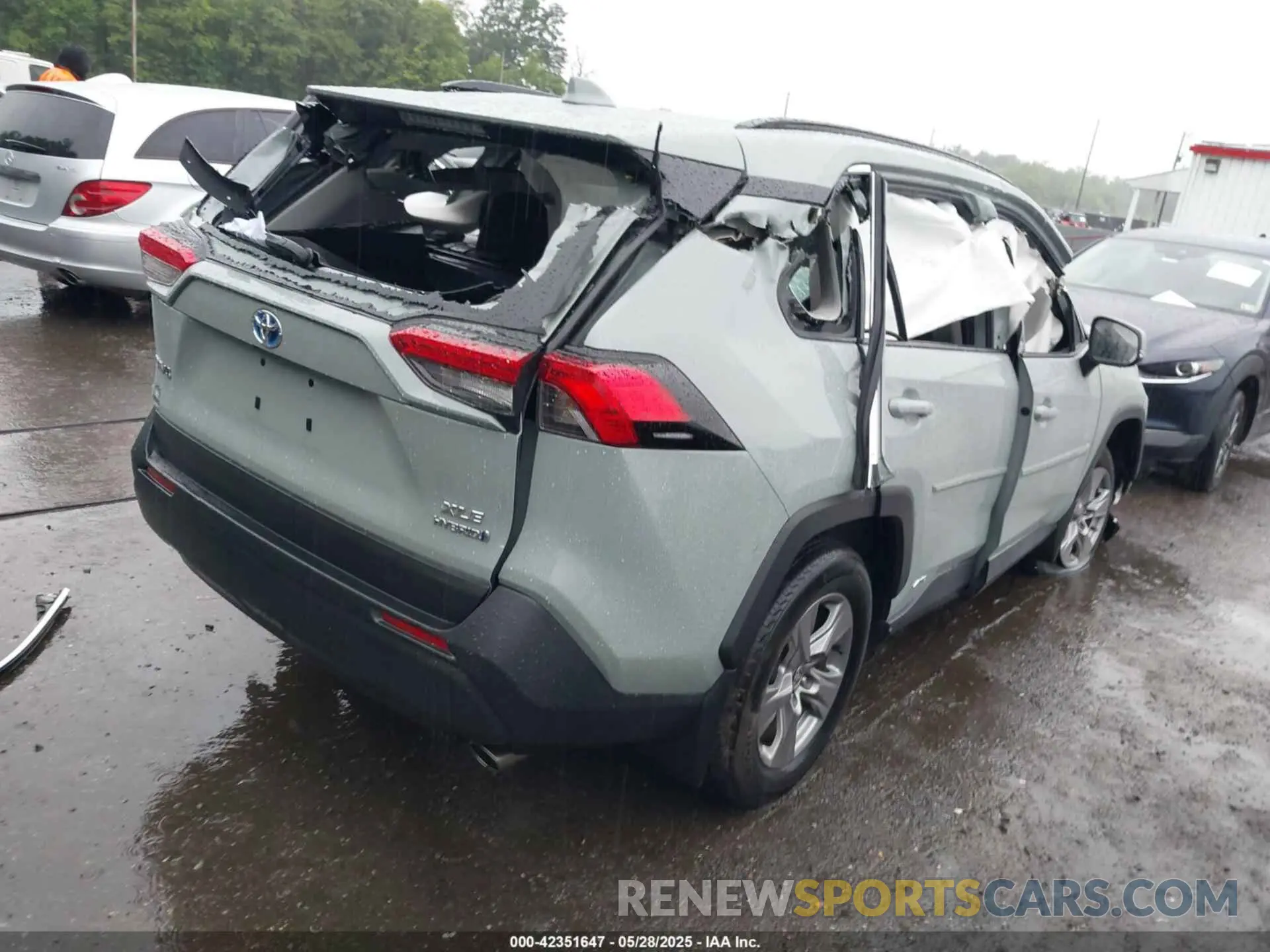 4 Photograph of a damaged car 2T3RWRFV8PW182145 TOYOTA RAV4 HYBRID 2023