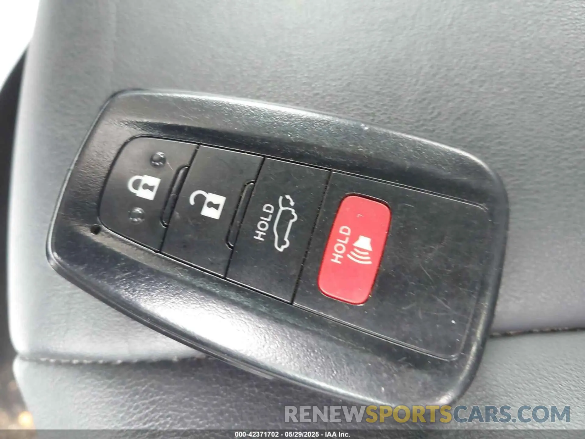 11 Photograph of a damaged car 4T3B6RFV1PU120135 TOYOTA RAV4 HYBRID 2023