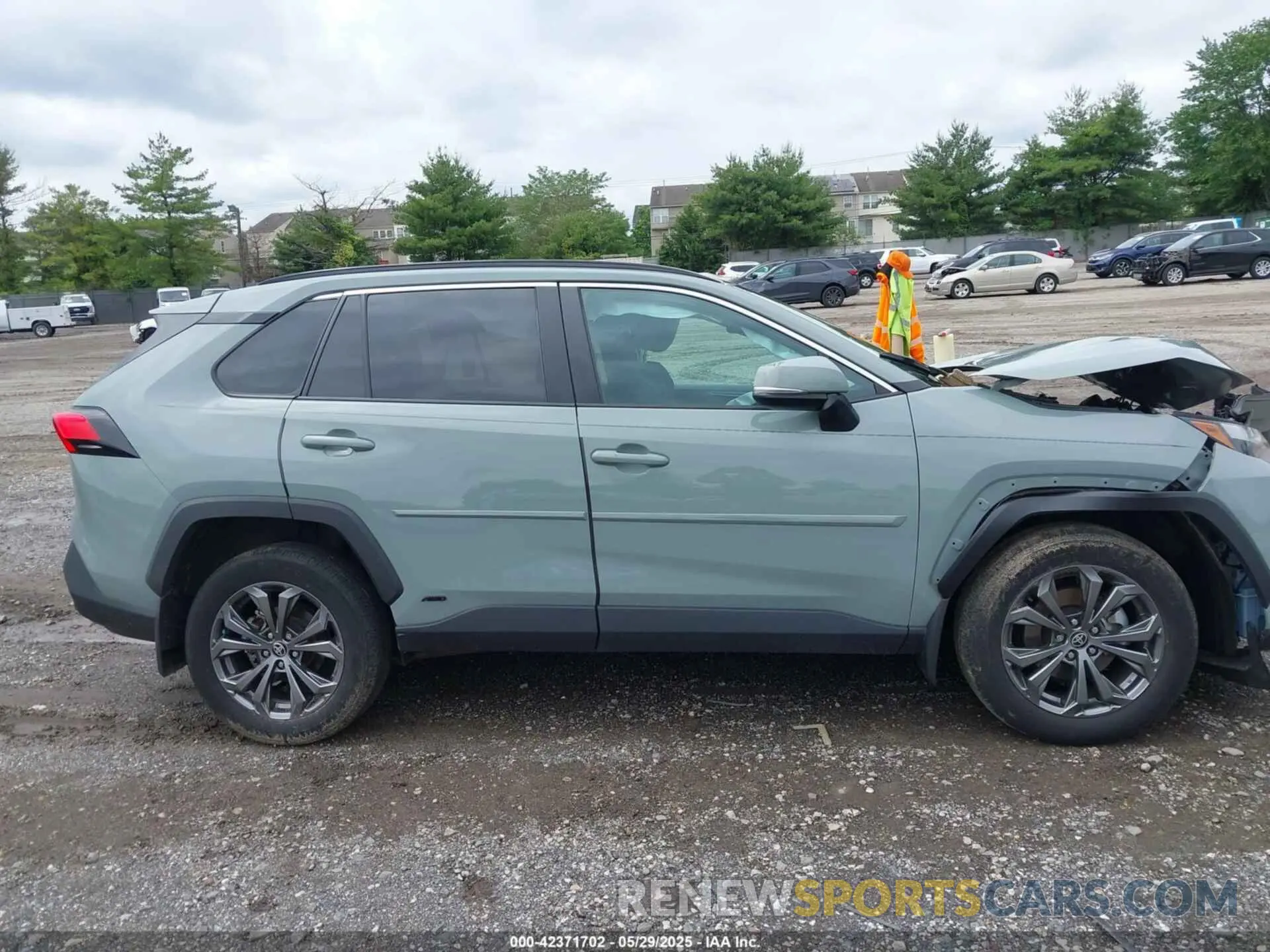 13 Photograph of a damaged car 4T3B6RFV1PU120135 TOYOTA RAV4 HYBRID 2023