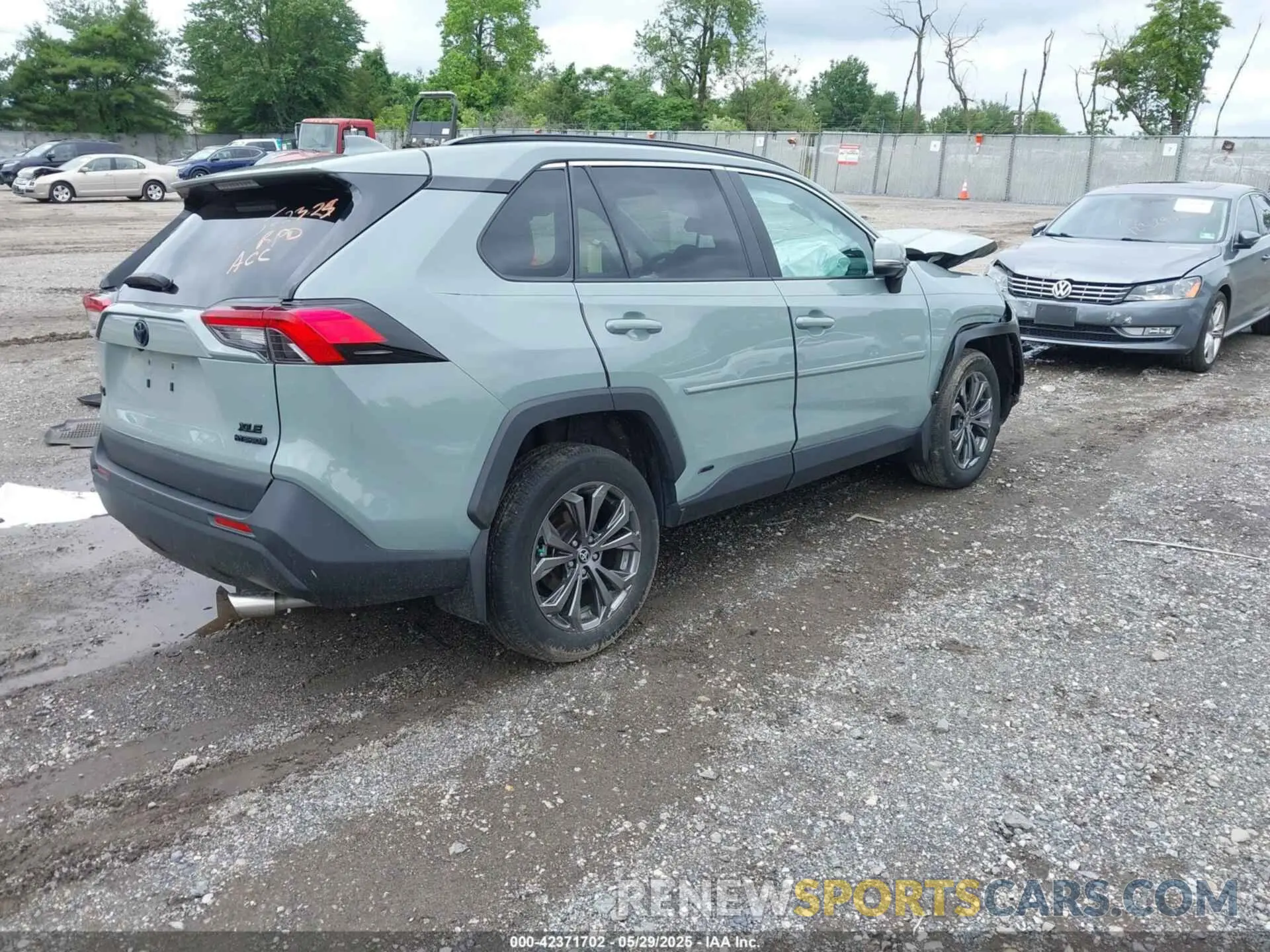 4 Photograph of a damaged car 4T3B6RFV1PU120135 TOYOTA RAV4 HYBRID 2023