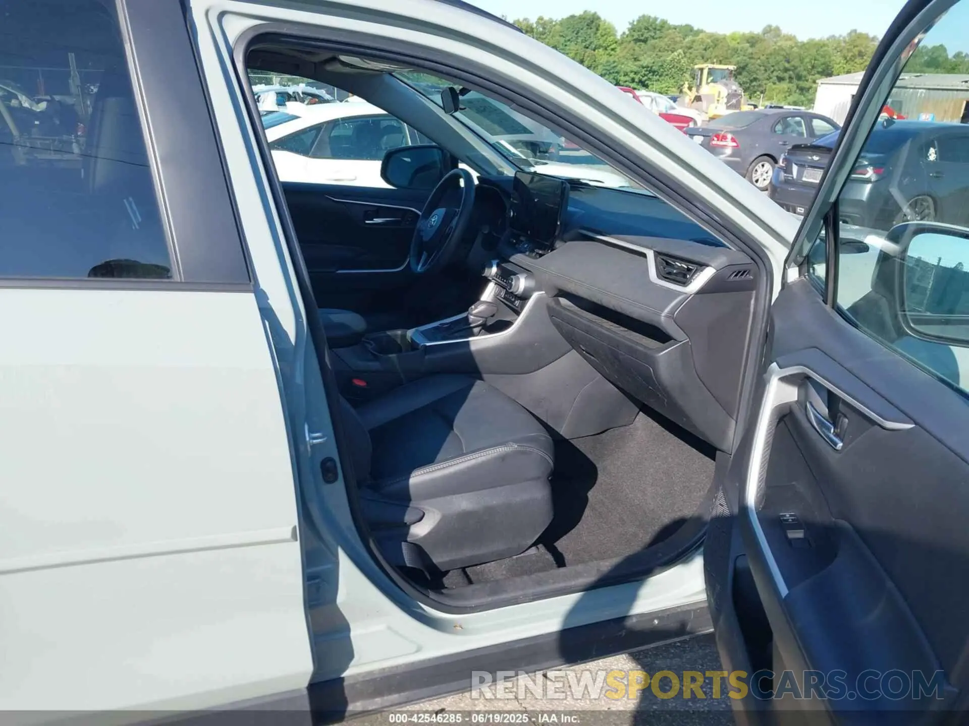 5 Photograph of a damaged car 4T3B6RFV2PU109578 TOYOTA RAV4 HYBRID 2023