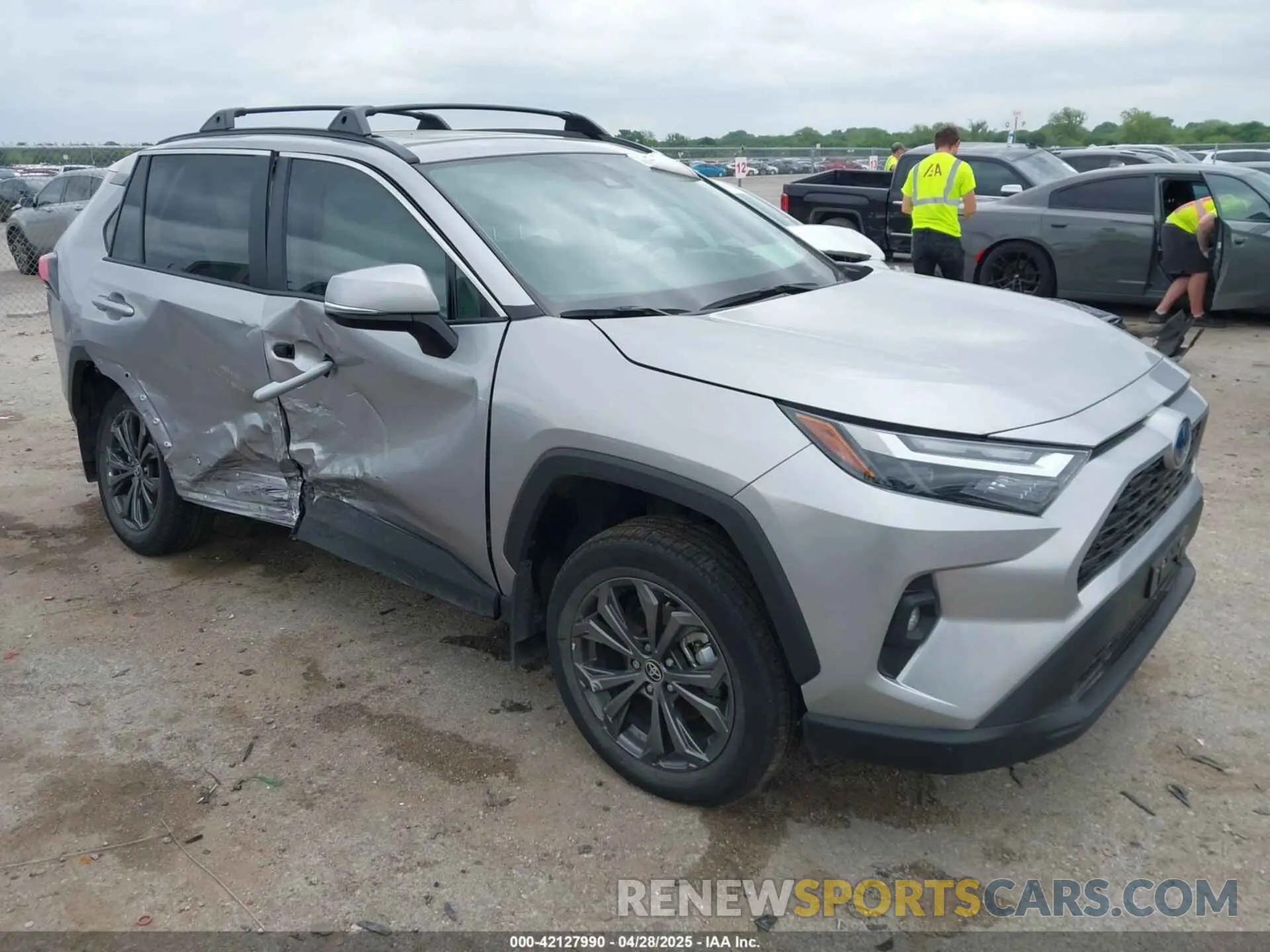 1 Photograph of a damaged car 4T3B6RFV2PU138031 TOYOTA RAV4 HYBRID 2023