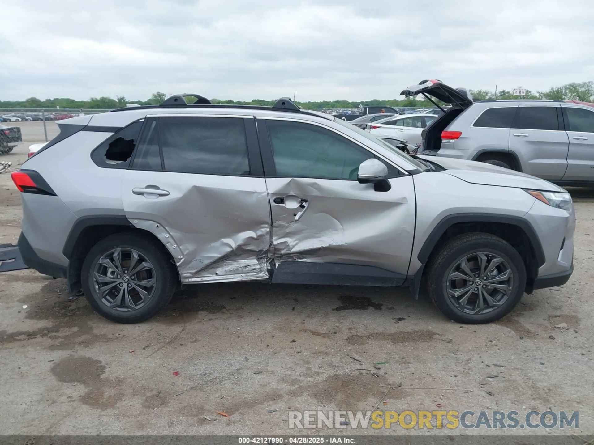 13 Photograph of a damaged car 4T3B6RFV2PU138031 TOYOTA RAV4 HYBRID 2023