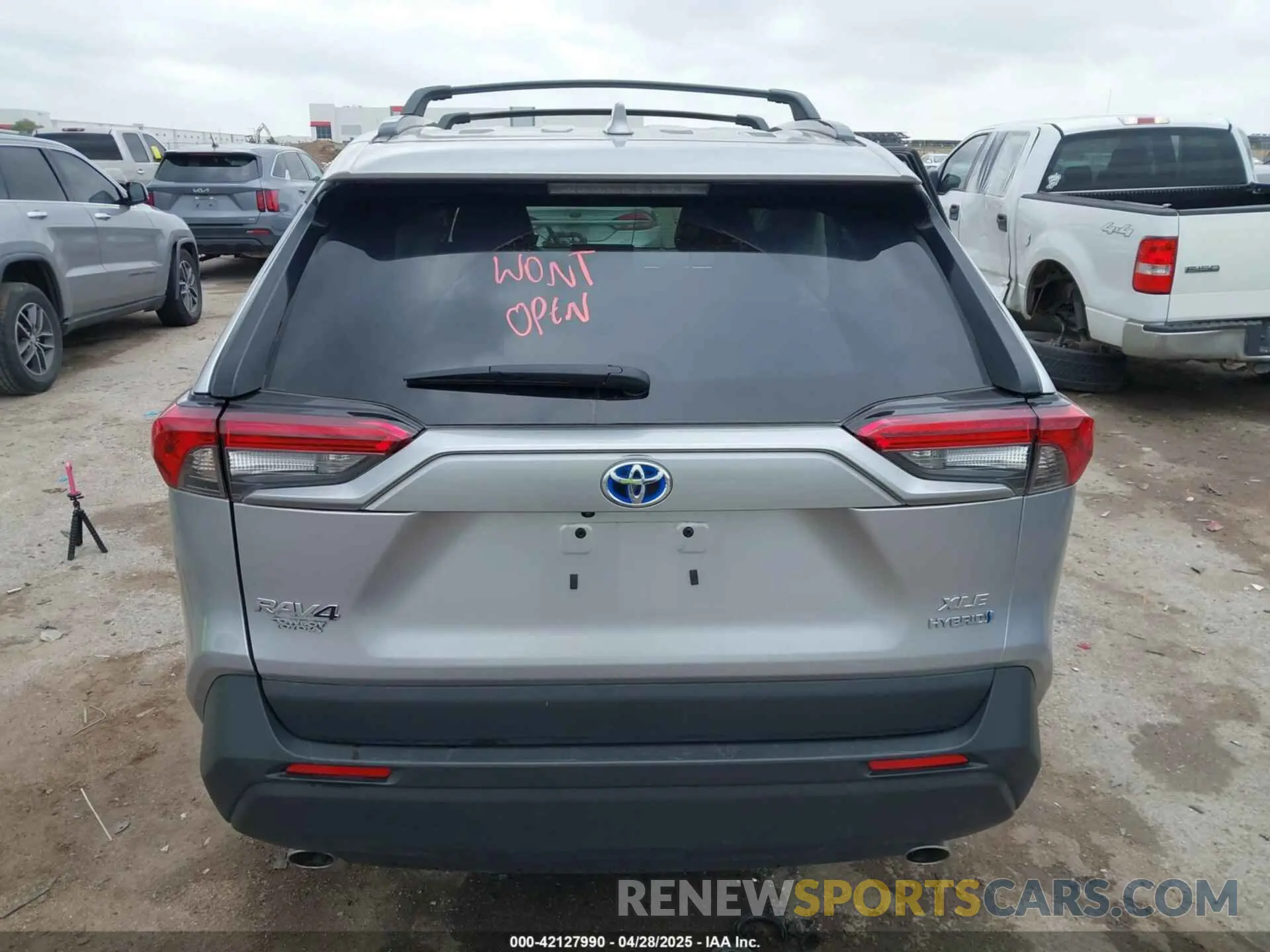 16 Photograph of a damaged car 4T3B6RFV2PU138031 TOYOTA RAV4 HYBRID 2023