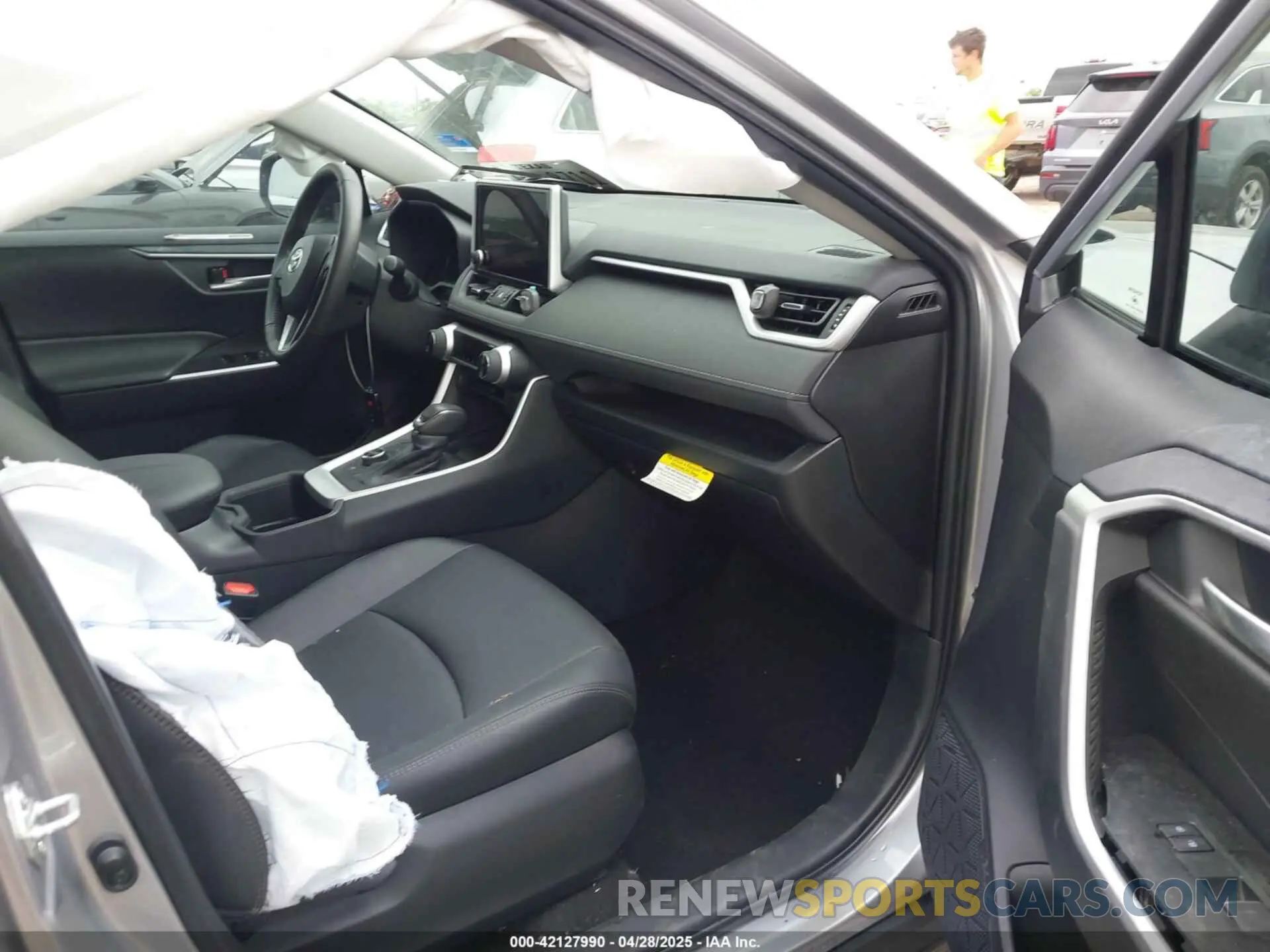 5 Photograph of a damaged car 4T3B6RFV2PU138031 TOYOTA RAV4 HYBRID 2023