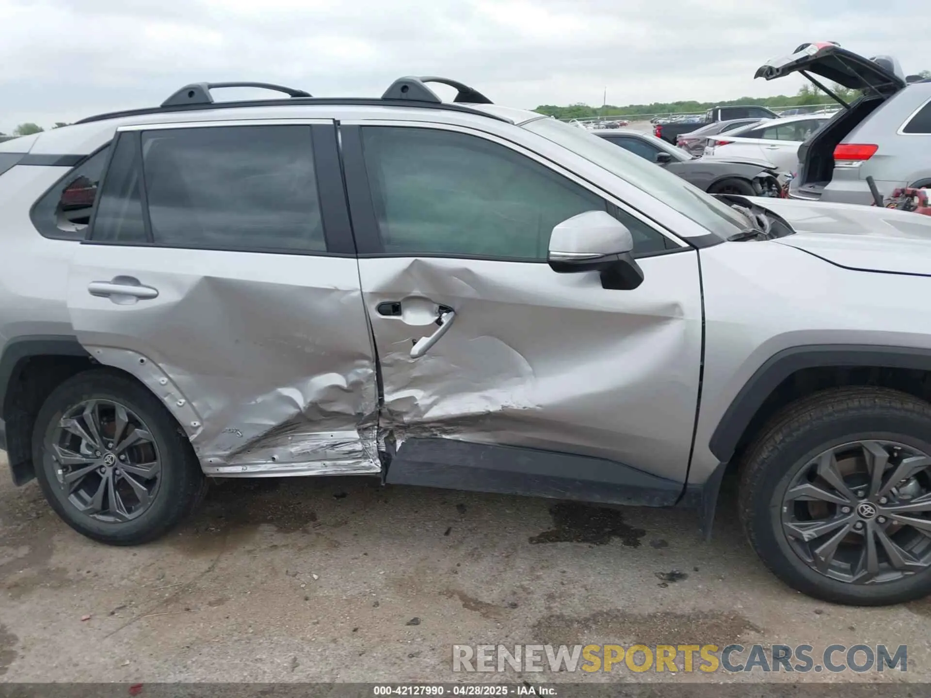 6 Photograph of a damaged car 4T3B6RFV2PU138031 TOYOTA RAV4 HYBRID 2023