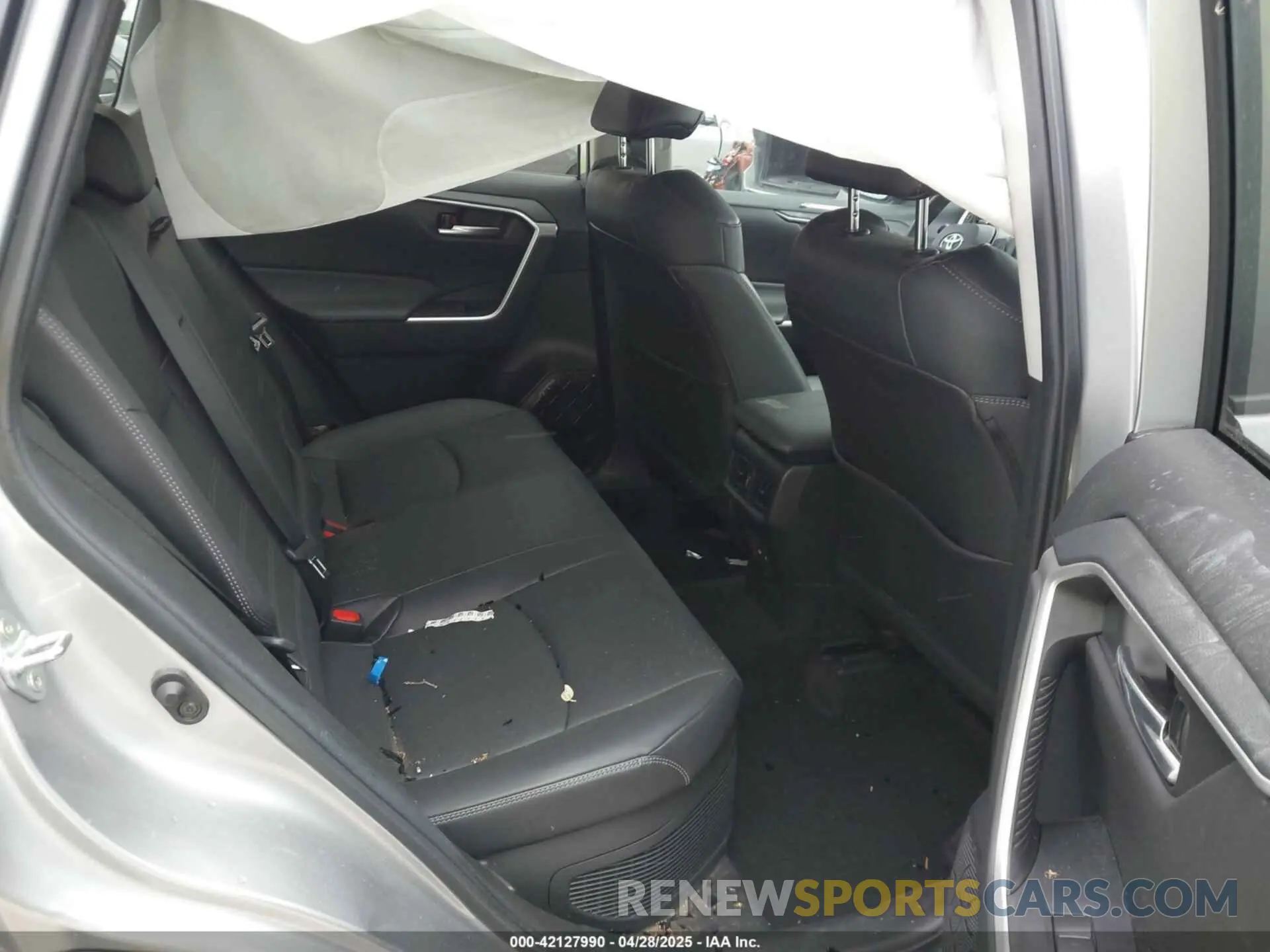 8 Photograph of a damaged car 4T3B6RFV2PU138031 TOYOTA RAV4 HYBRID 2023