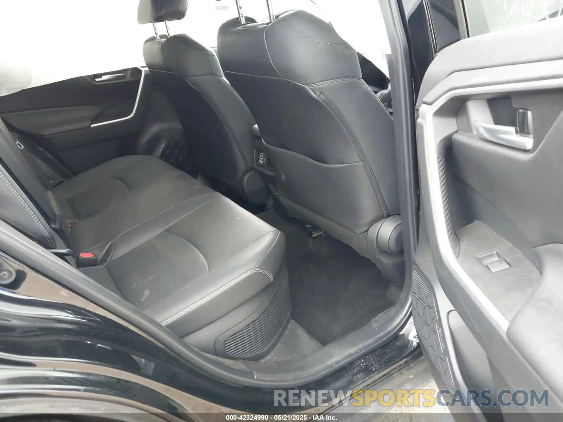 8 Photograph of a damaged car 4T3B6RFV6PU126643 TOYOTA RAV4 HYBRID 2023