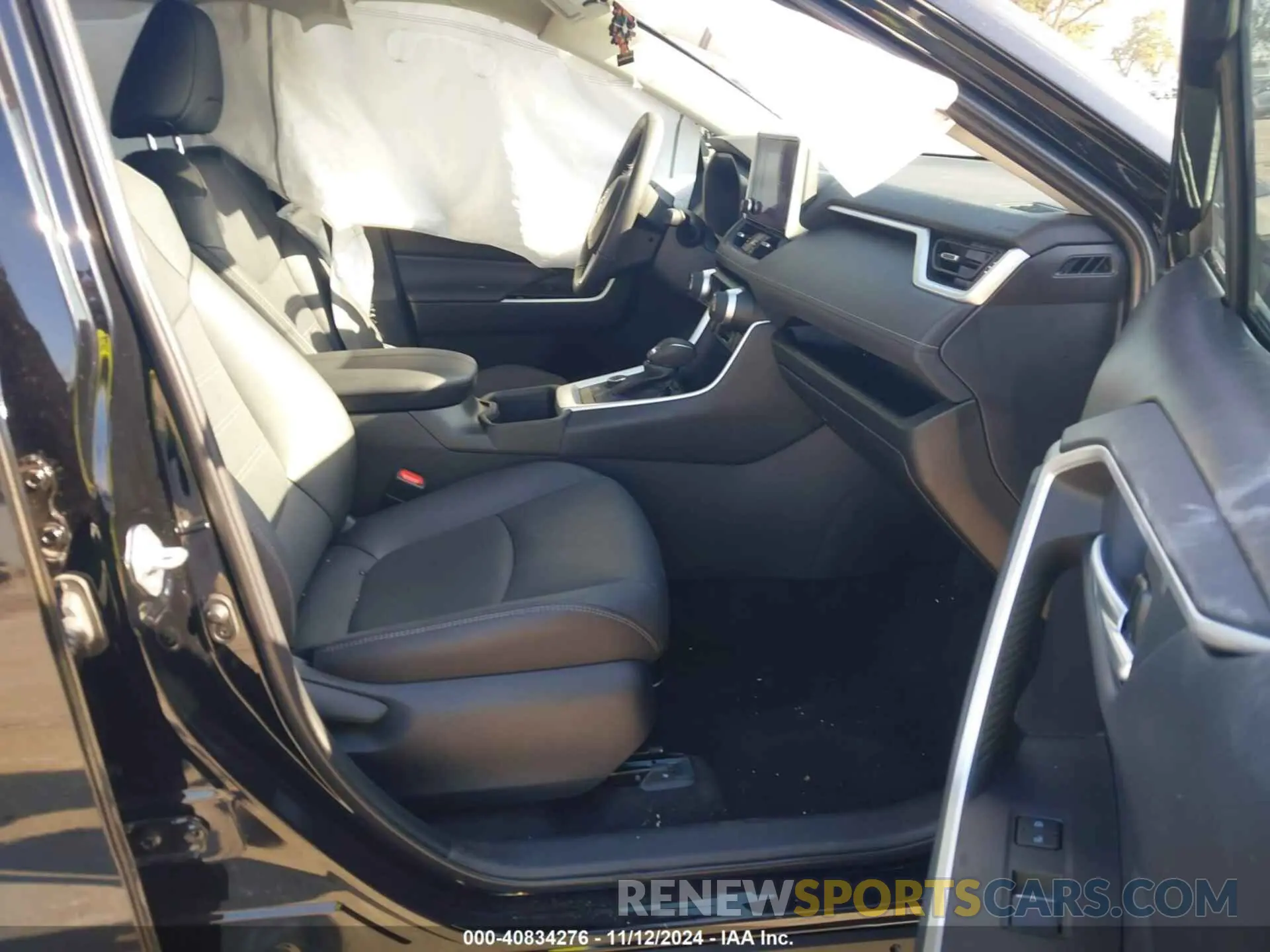 5 Photograph of a damaged car 4T3B6RFV6PU136928 TOYOTA RAV4 HYBRID 2023