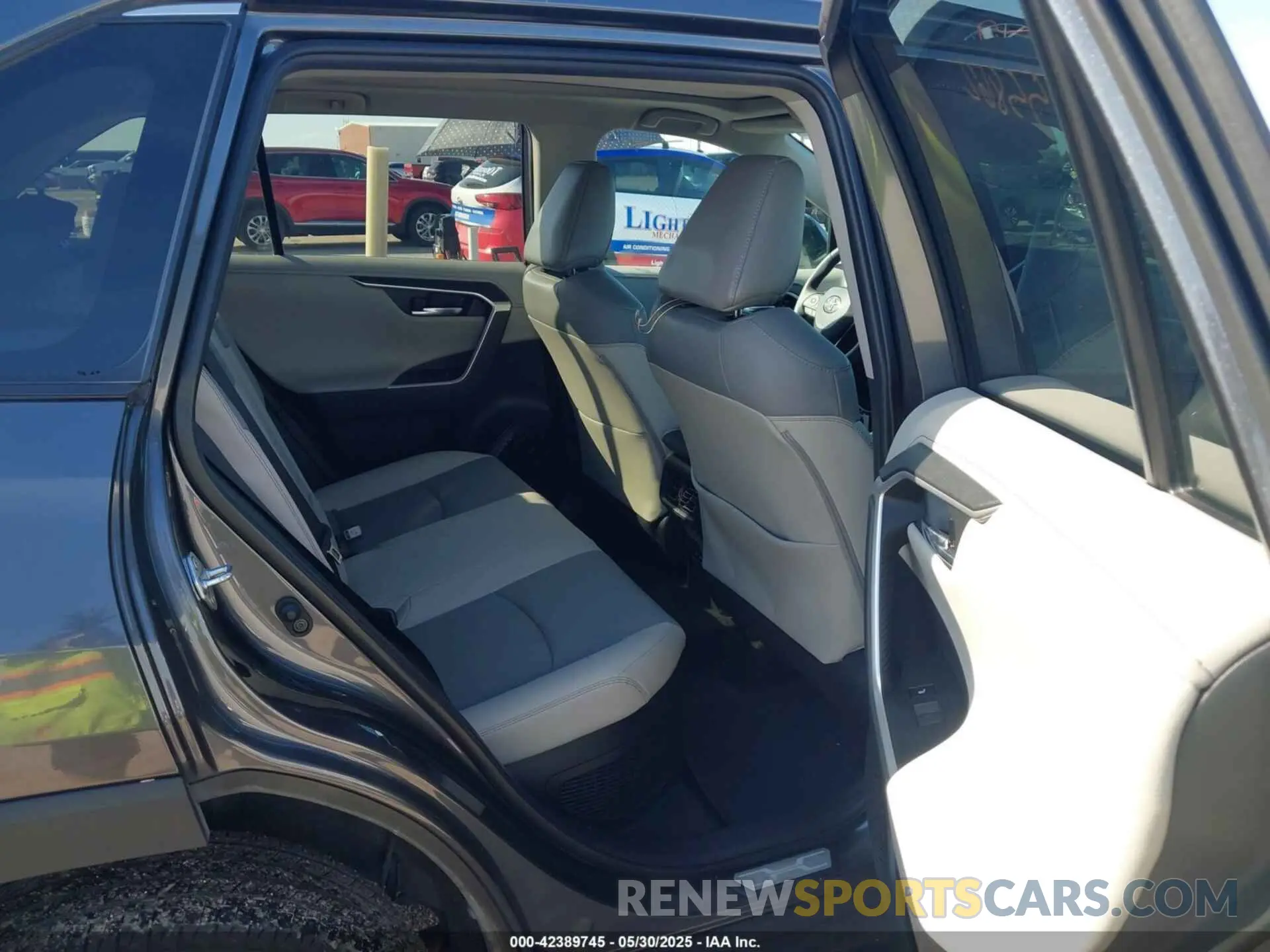 8 Photograph of a damaged car 4T3D6RFV1PU107670 TOYOTA RAV4 HYBRID 2023