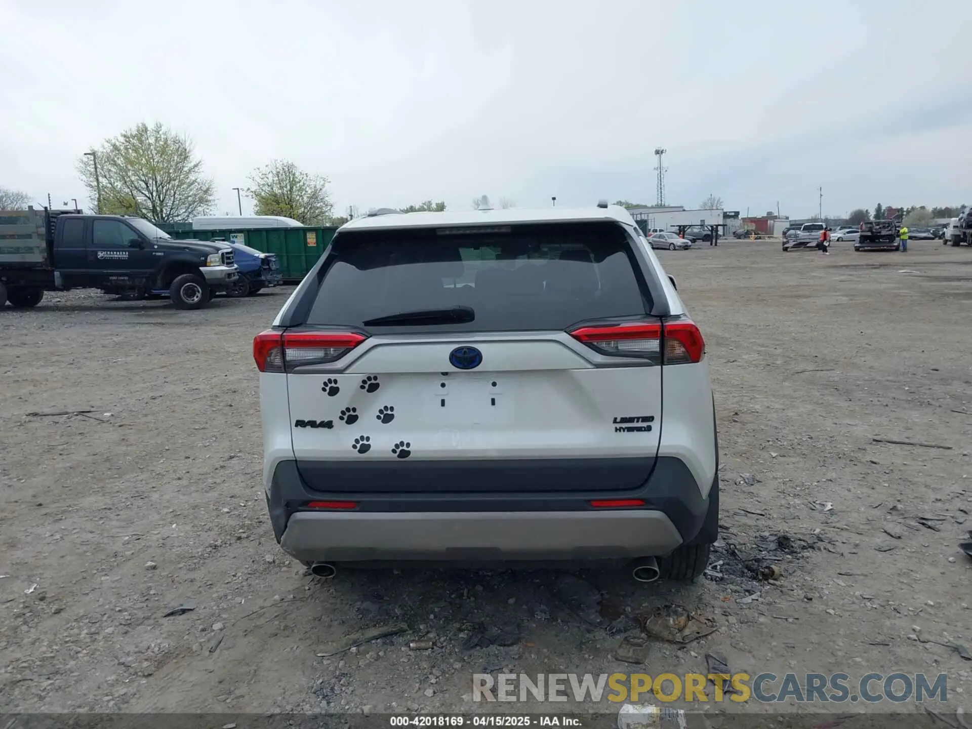 17 Photograph of a damaged car 4T3D6RFV2PU107693 TOYOTA RAV4 HYBRID 2023