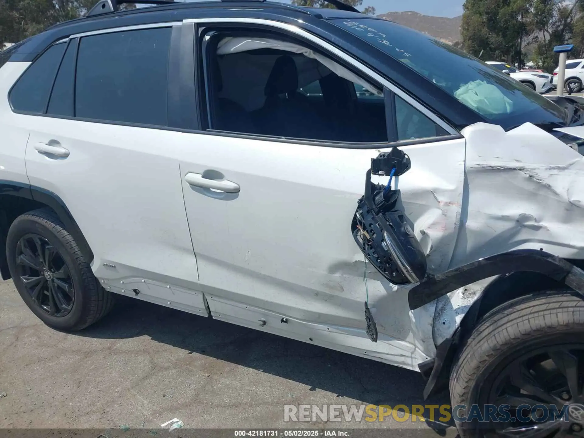 17 Photograph of a damaged car 4T3E6RFV0PU138218 TOYOTA RAV4 HYBRID 2023