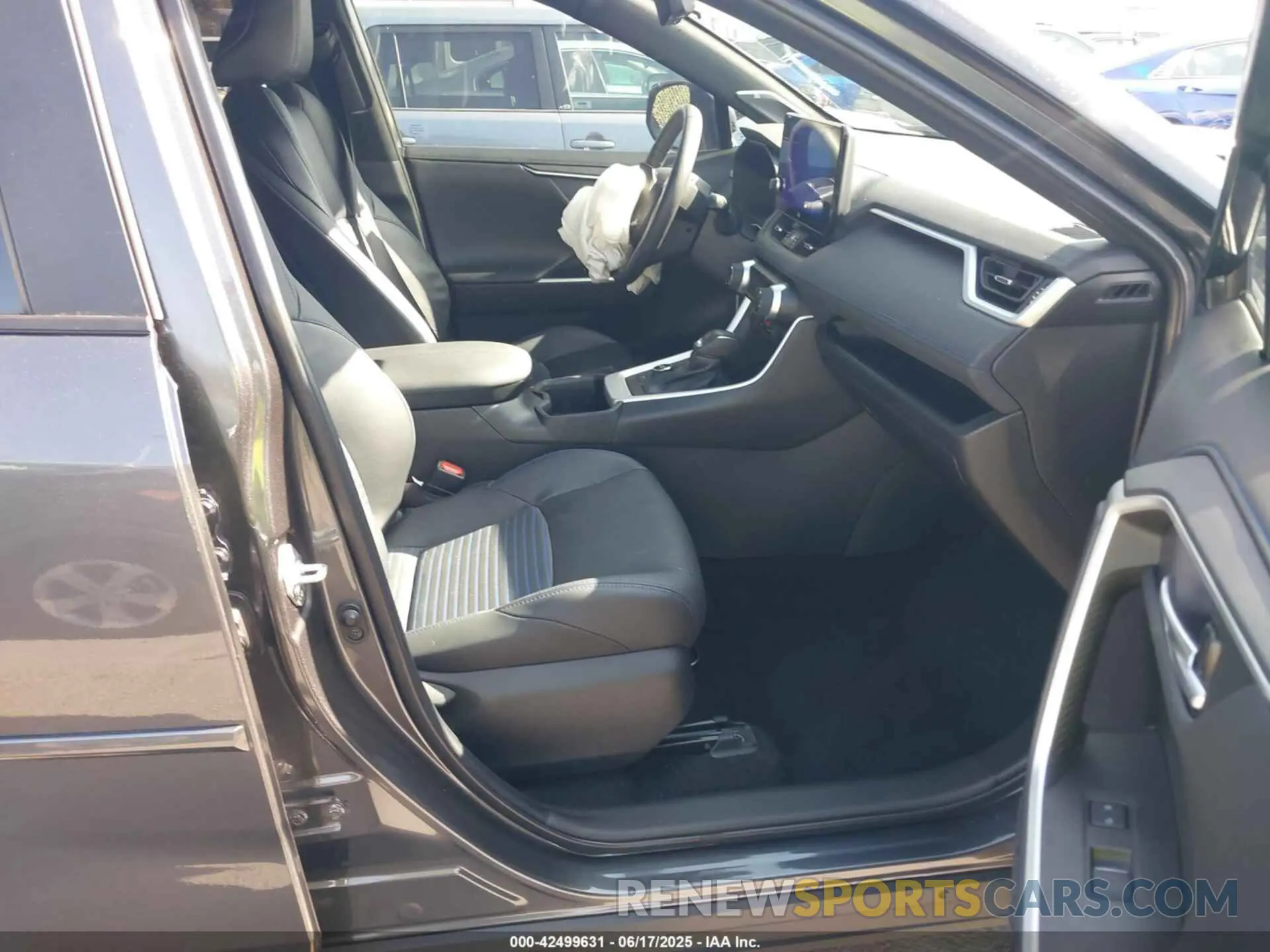 5 Photograph of a damaged car 4T3E6RFV6PU120175 TOYOTA RAV4 HYBRID 2023