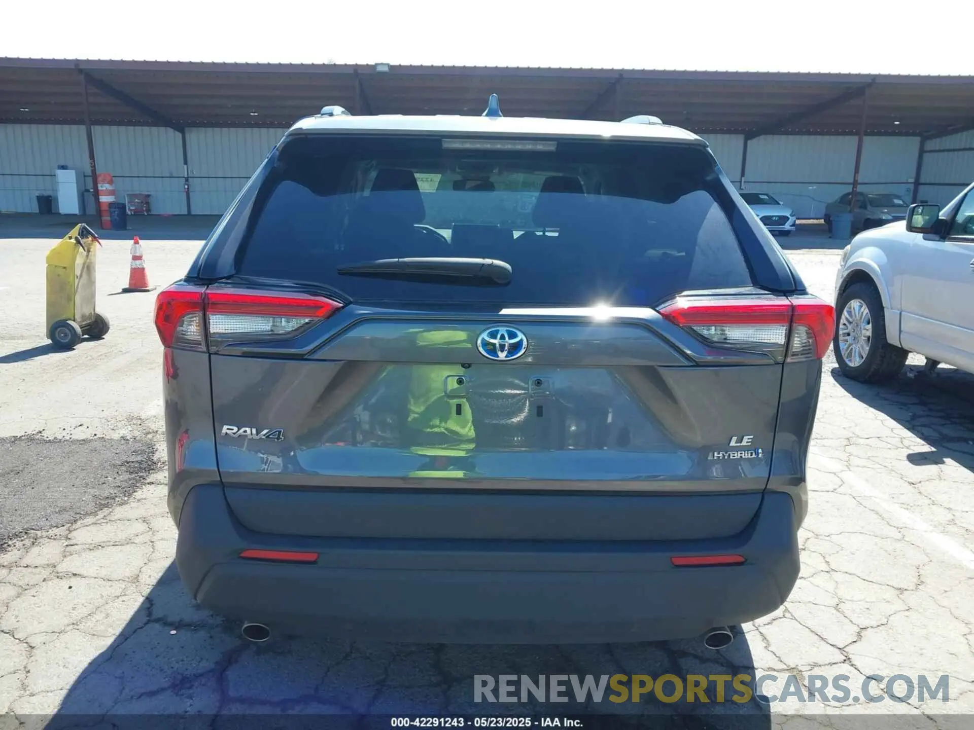 17 Photograph of a damaged car 4T3LWRFV8PU096260 TOYOTA RAV4 HYBRID 2023