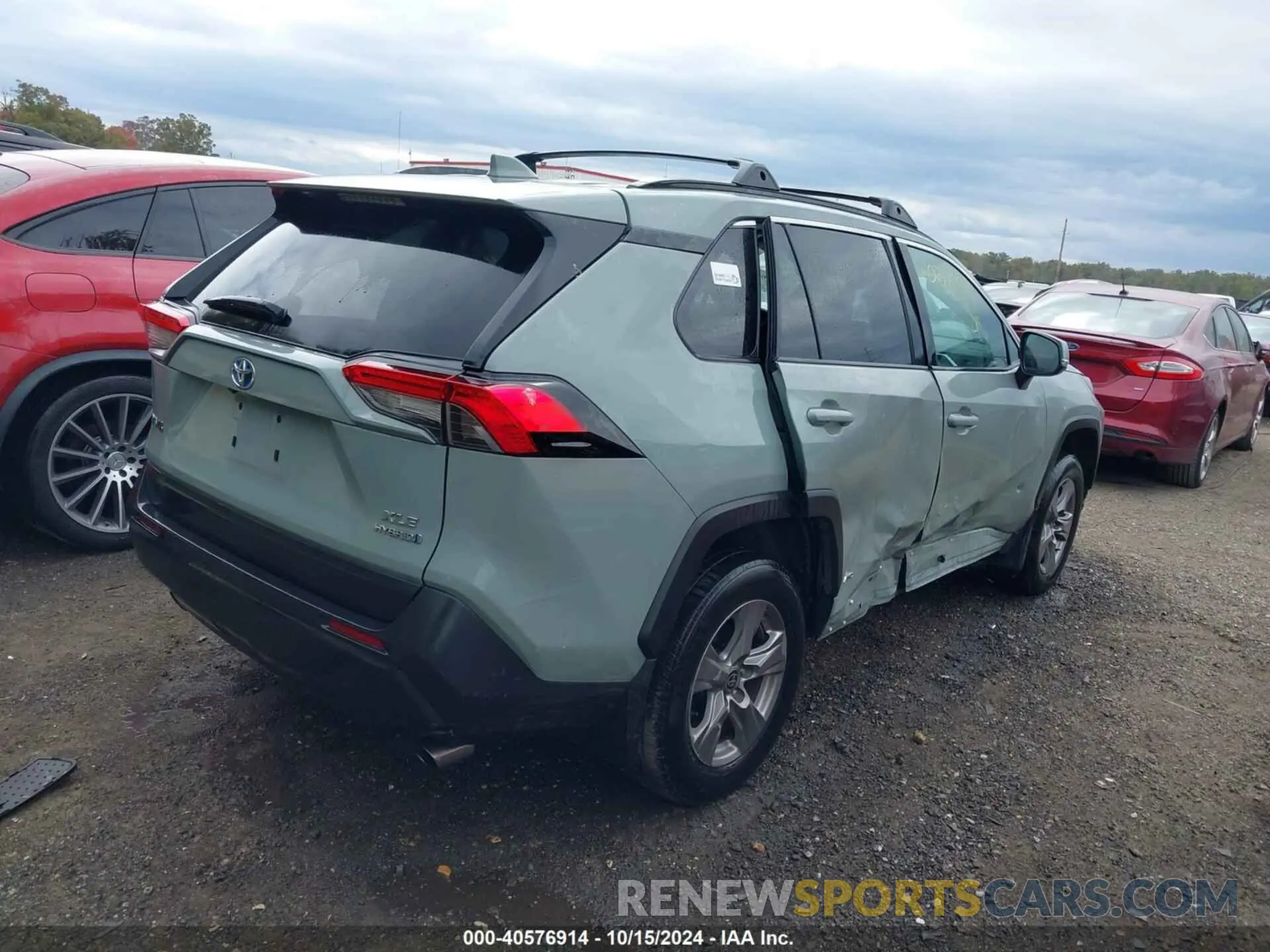 4 Photograph of a damaged car 4T3RWRFV2PU083322 TOYOTA RAV4 HYBRID 2023