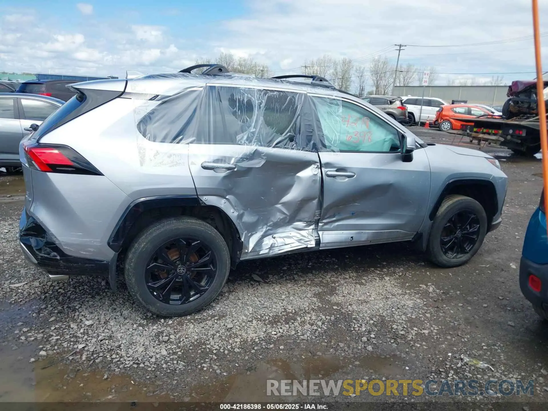 13 Photograph of a damaged car 4T3T6RFV1PU119314 TOYOTA RAV4 HYBRID 2023