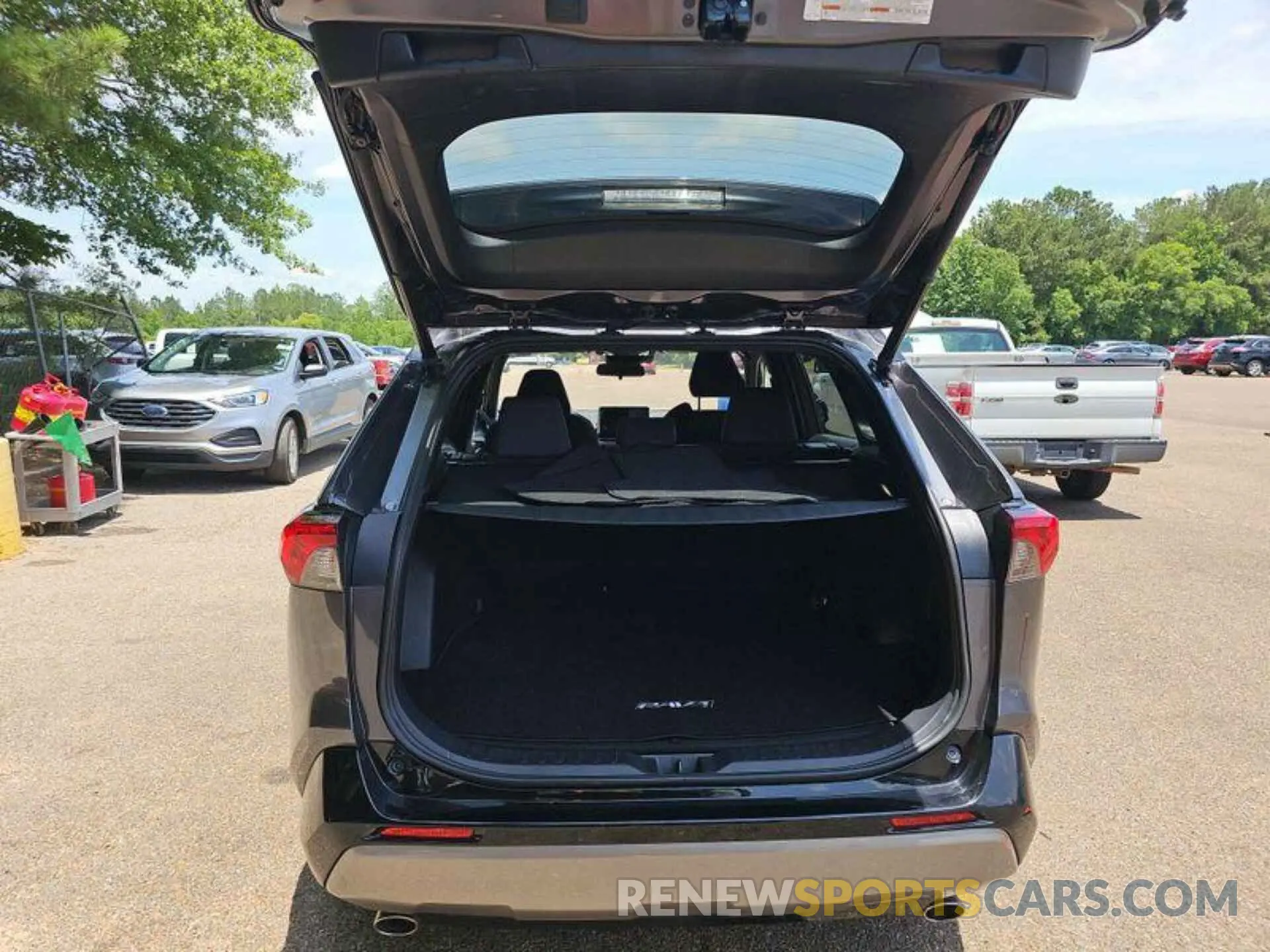 17 Photograph of a damaged car 4T3T6RFV1PU133343 TOYOTA RAV4 HYBRID 2023