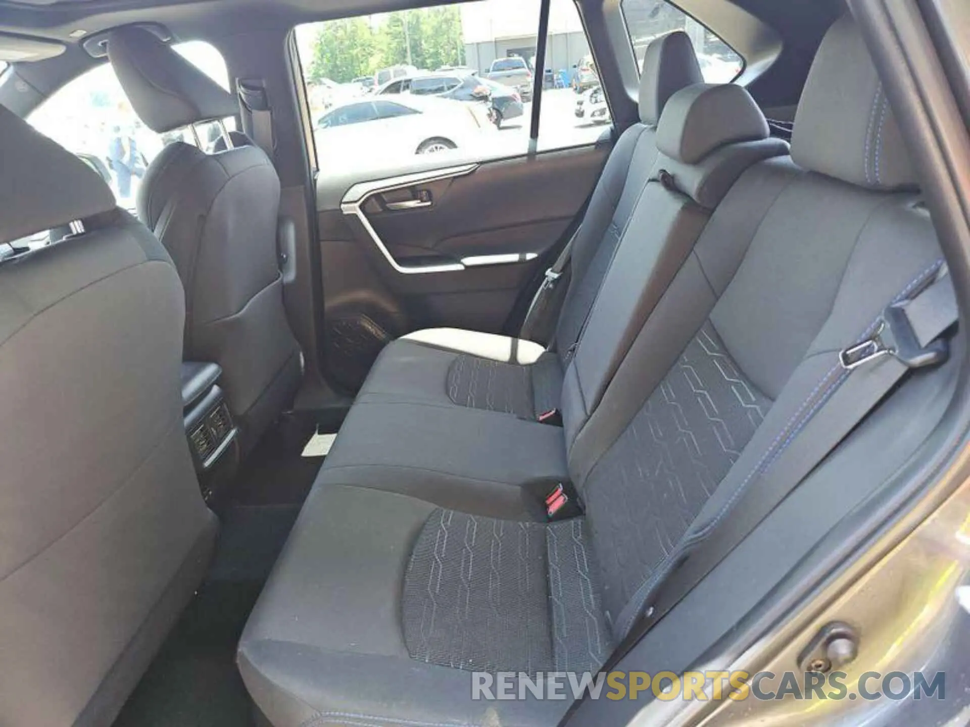 4 Photograph of a damaged car 4T3T6RFV1PU133343 TOYOTA RAV4 HYBRID 2023