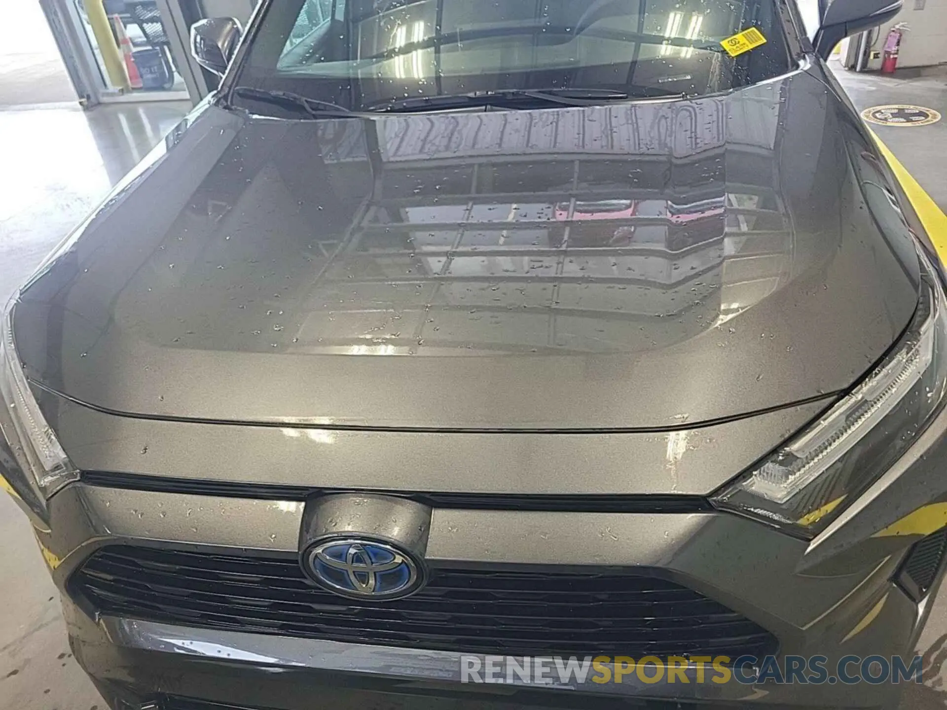 18 Photograph of a damaged car 4T3T6RFV9PU133364 TOYOTA RAV4 HYBRID 2023