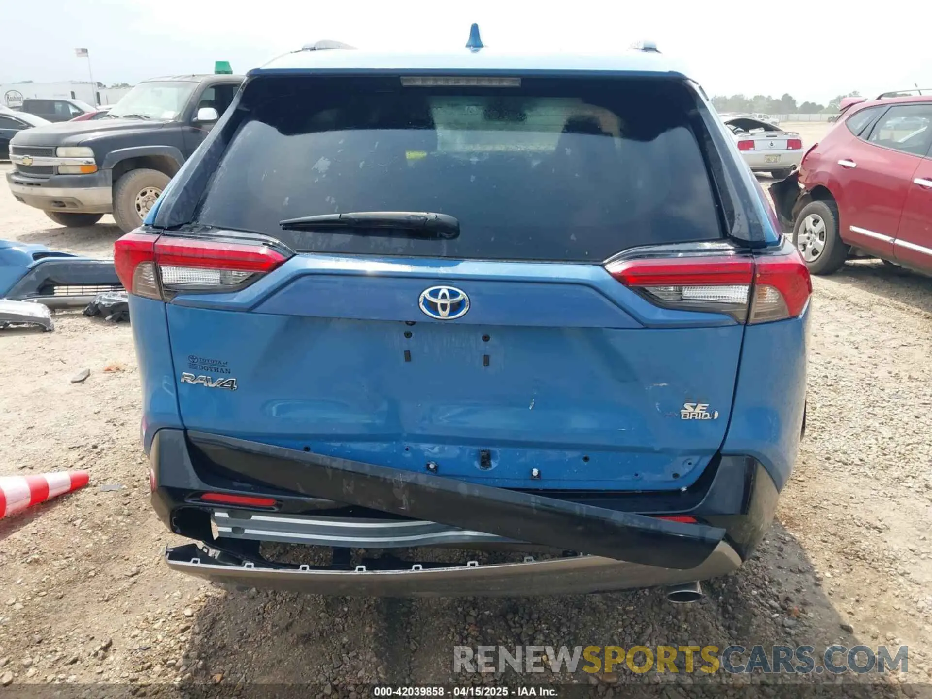 17 Photograph of a damaged car 4T3T6RFVXPU105783 TOYOTA RAV4 HYBRID 2023