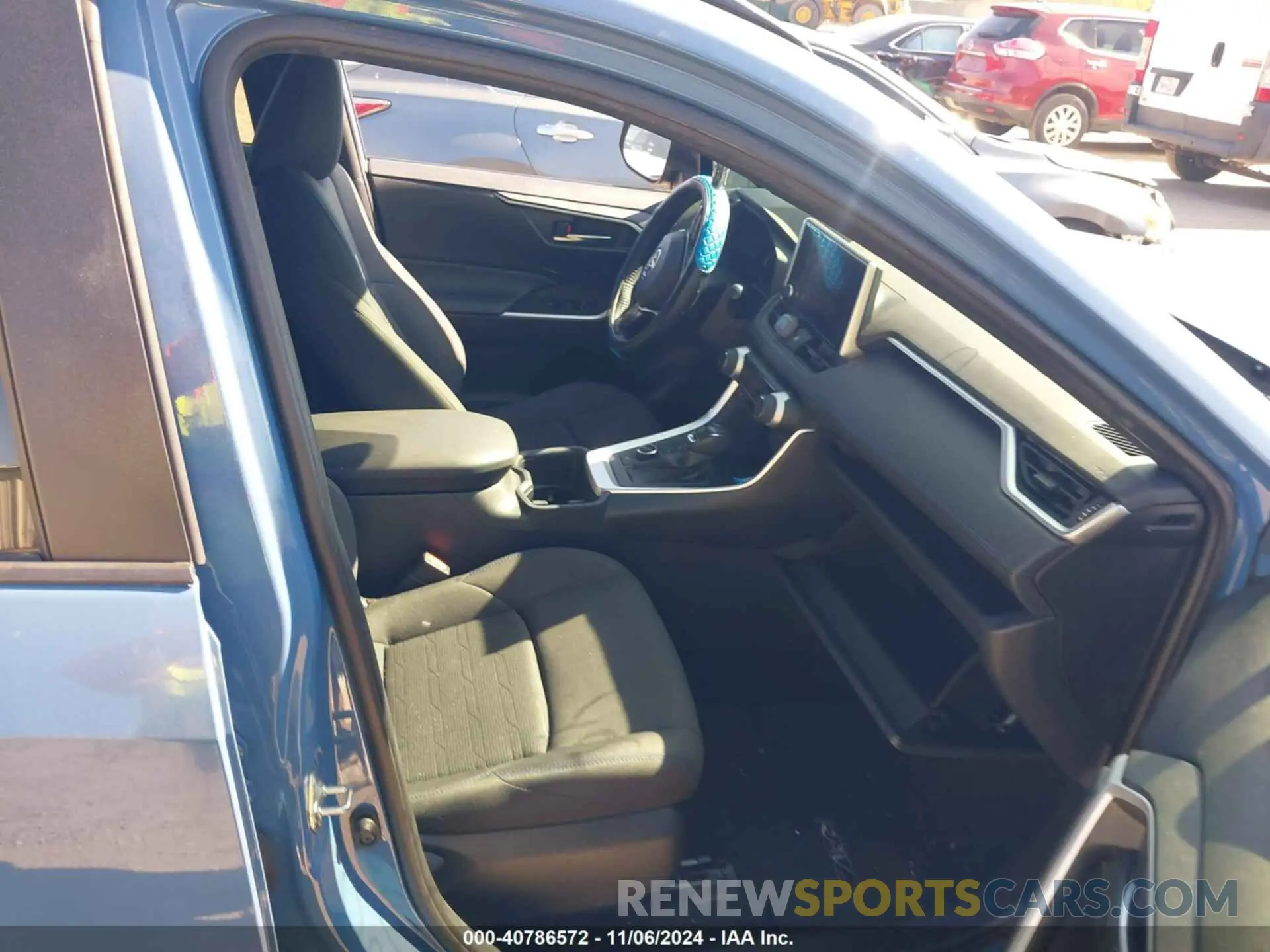 5 Photograph of a damaged car JTM16RFV7PJ037366 TOYOTA RAV4 HYBRID 2023