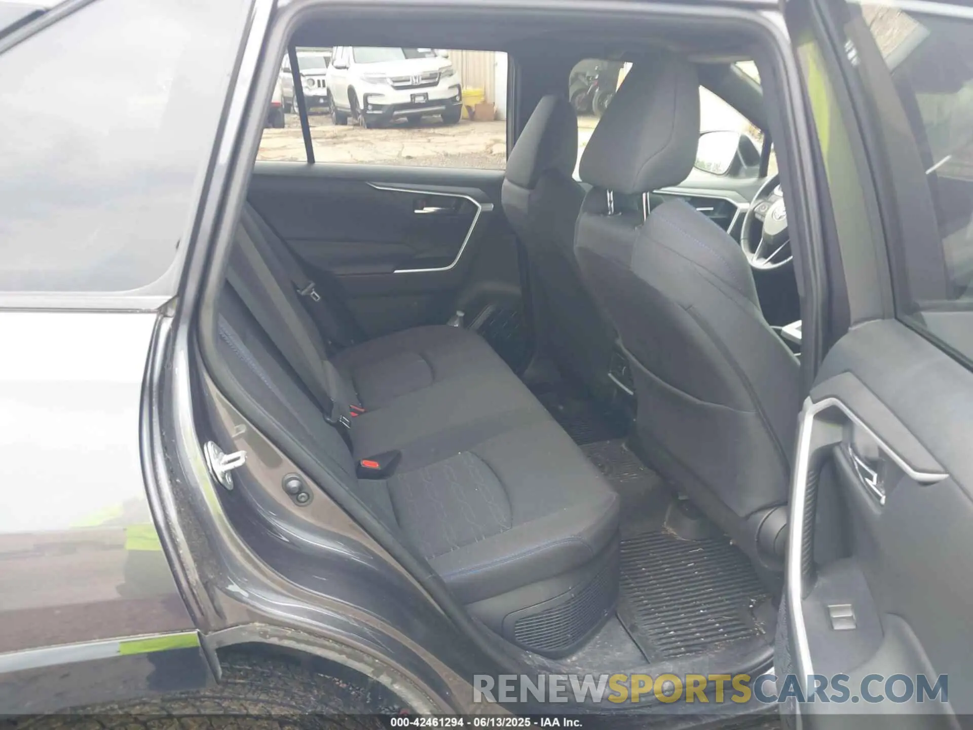 8 Photograph of a damaged car JTM16RFV8PJ032905 TOYOTA RAV4 HYBRID 2023