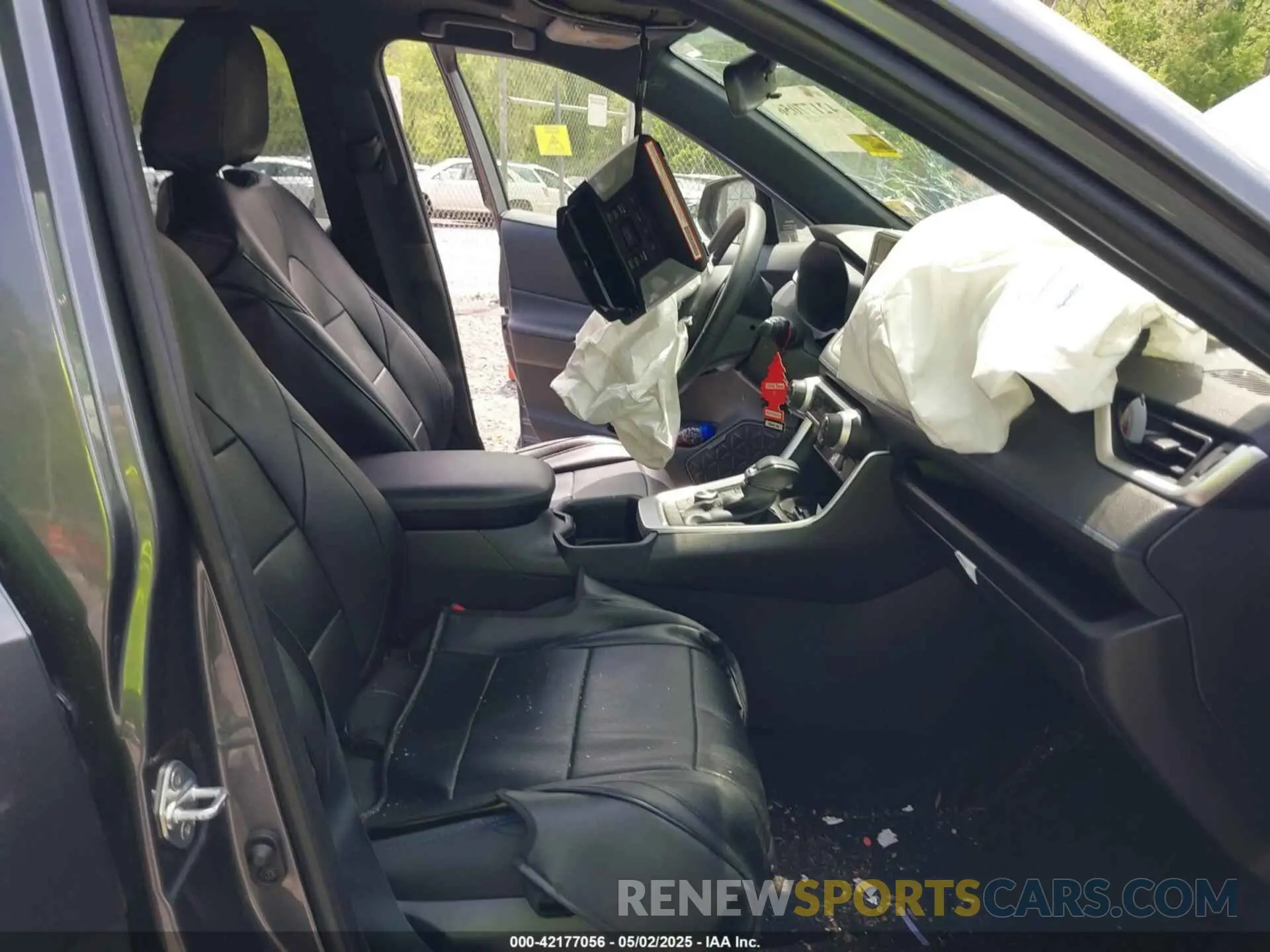 5 Photograph of a damaged car JTM16RFV9PD113152 TOYOTA RAV4 HYBRID 2023