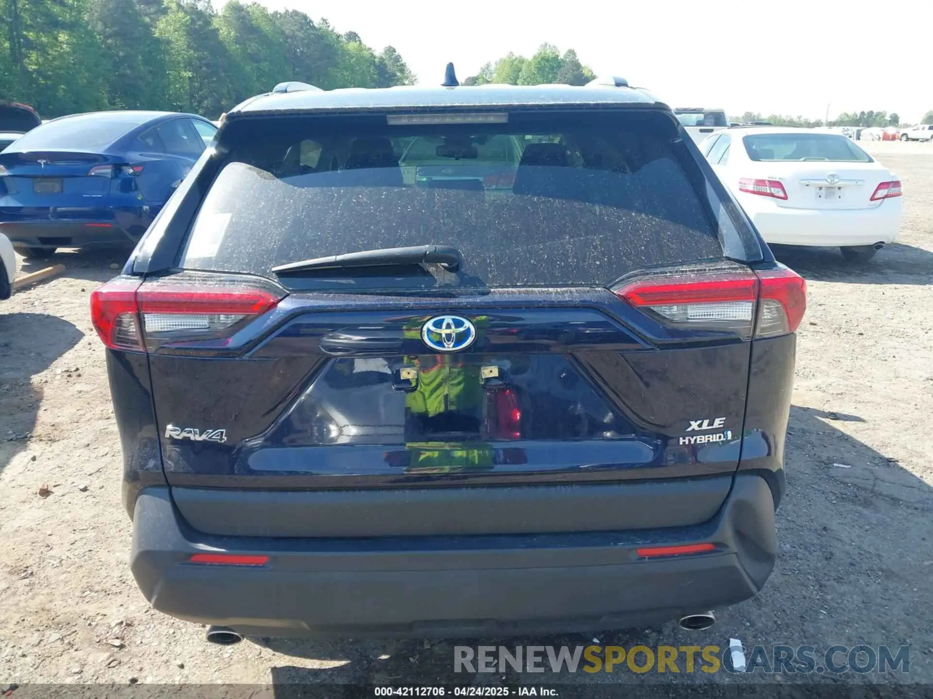 17 Photograph of a damaged car JTMB6RFV4PD098886 TOYOTA RAV4 HYBRID 2023