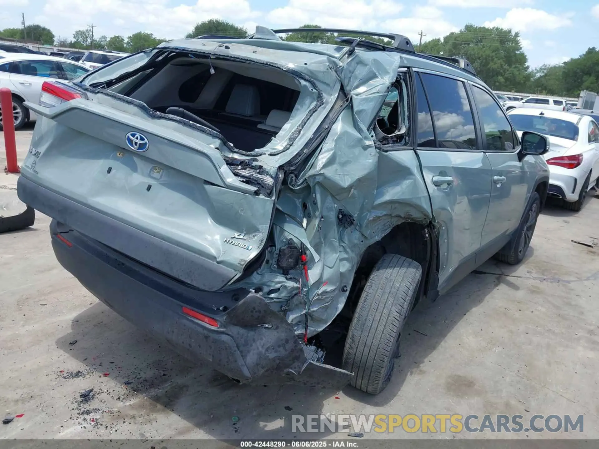 4 Photograph of a damaged car JTMB6RFV6PD079532 TOYOTA RAV4 HYBRID 2023