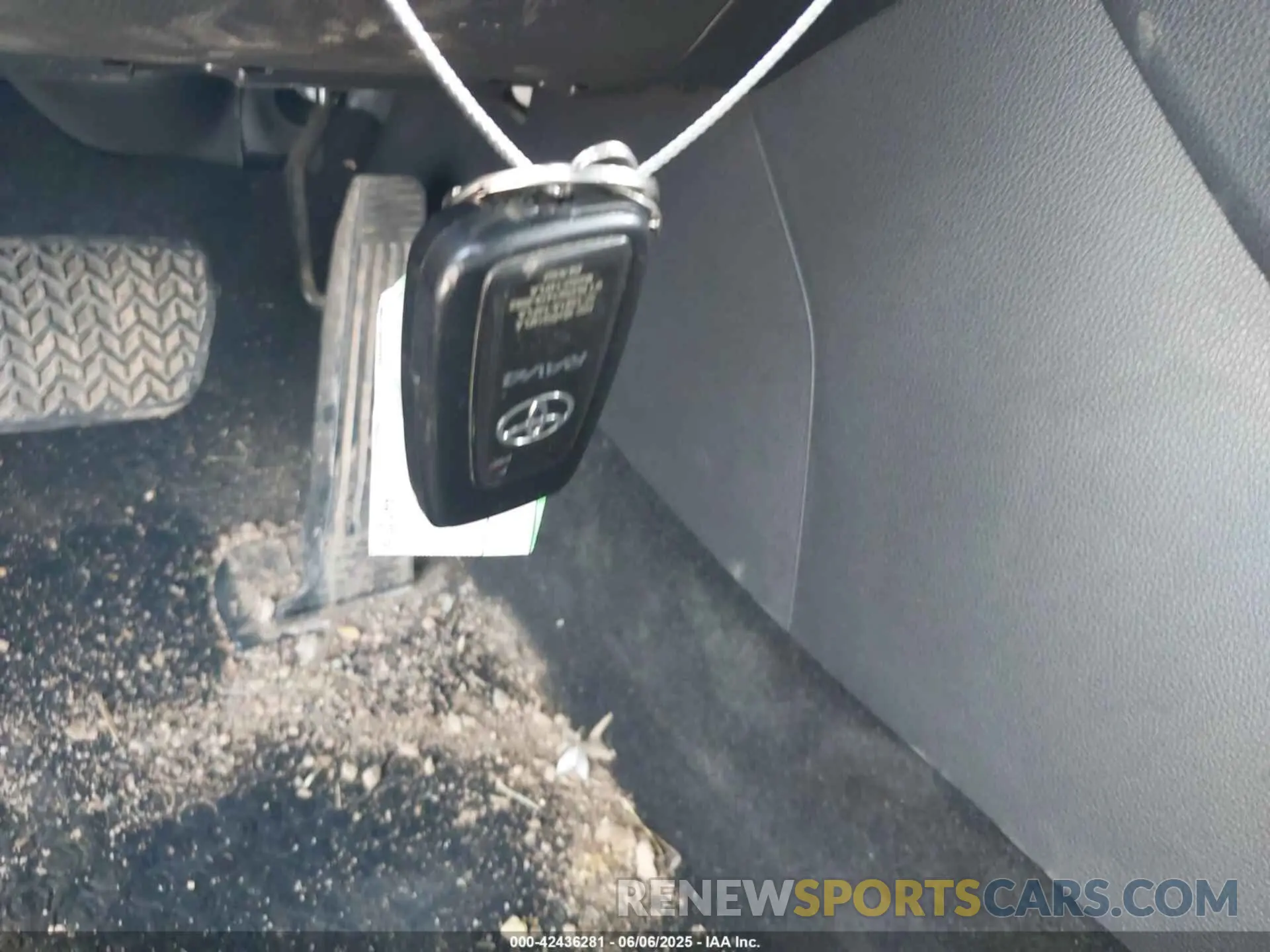 11 Photograph of a damaged car JTMD6RFV2PD547202 TOYOTA RAV4 HYBRID 2023