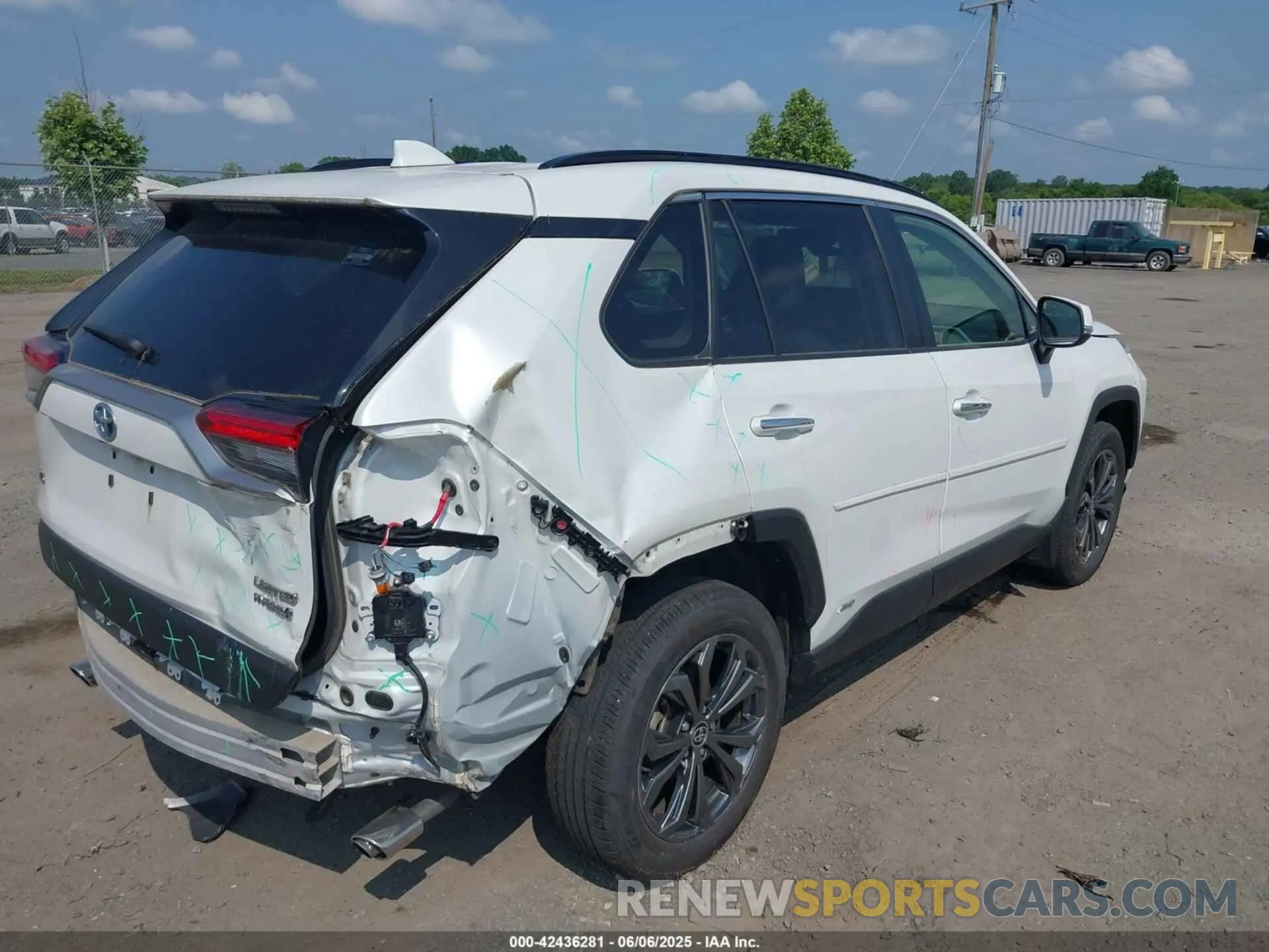 4 Photograph of a damaged car JTMD6RFV2PD547202 TOYOTA RAV4 HYBRID 2023