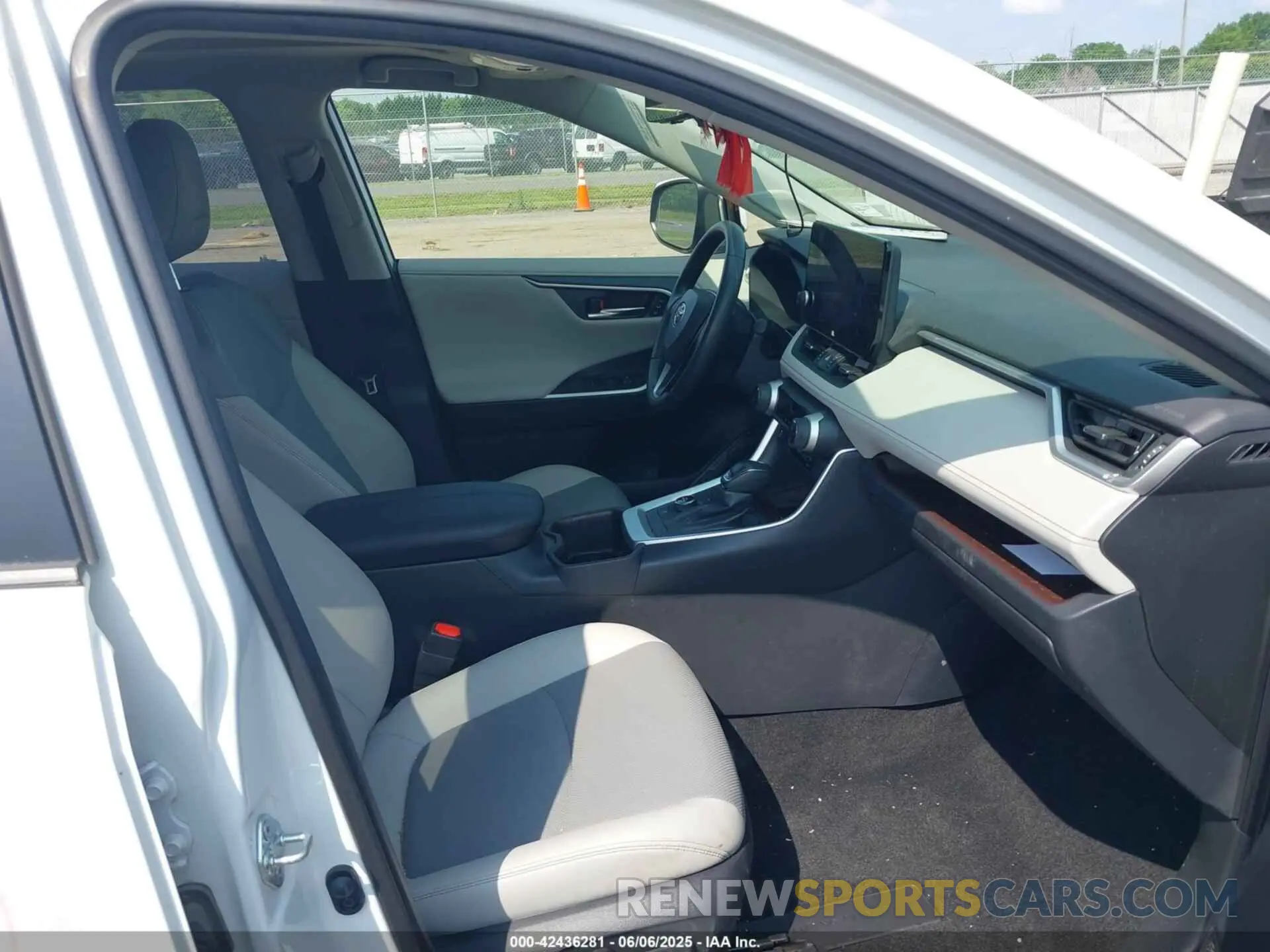5 Photograph of a damaged car JTMD6RFV2PD547202 TOYOTA RAV4 HYBRID 2023