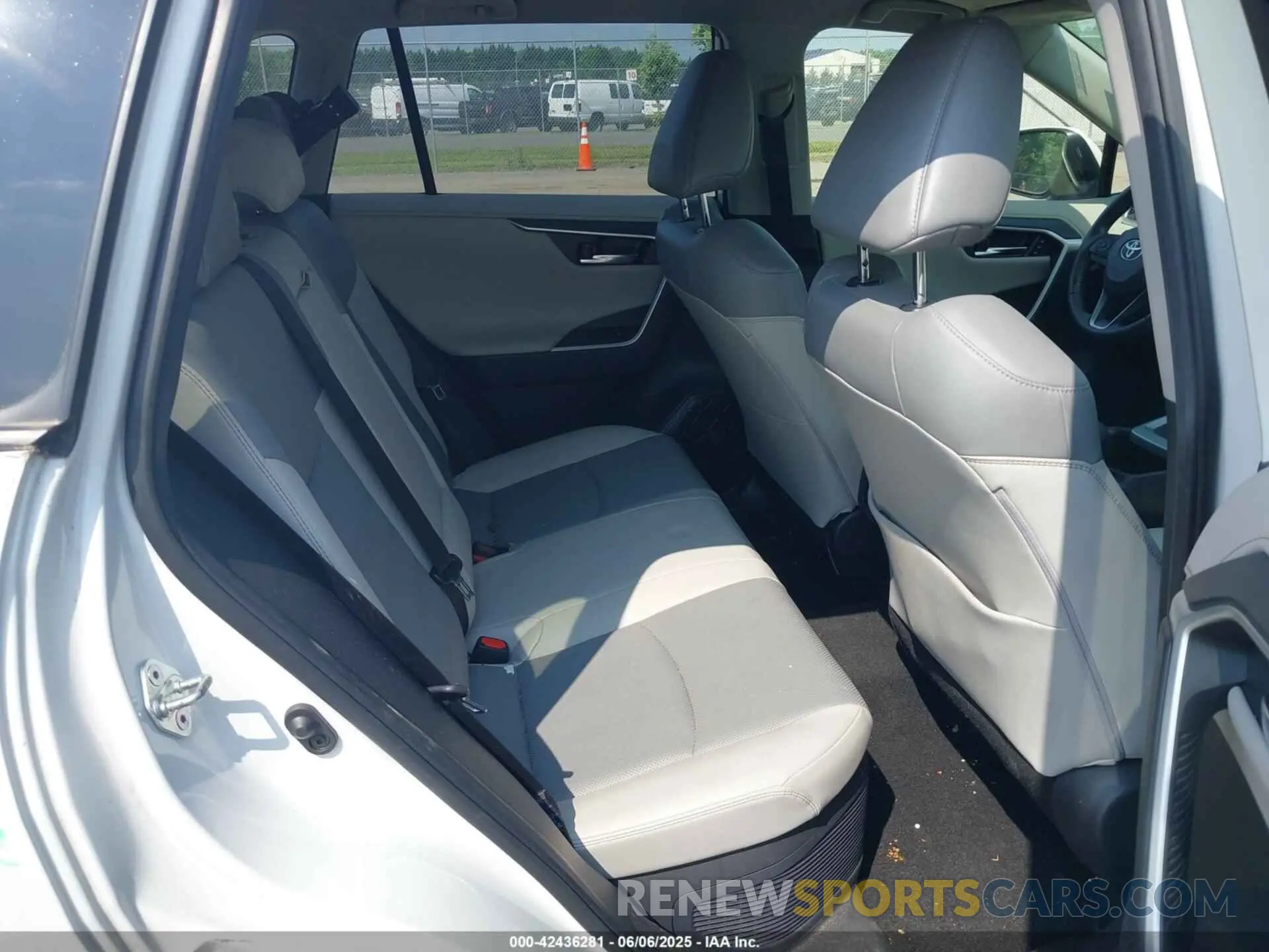 8 Photograph of a damaged car JTMD6RFV2PD547202 TOYOTA RAV4 HYBRID 2023