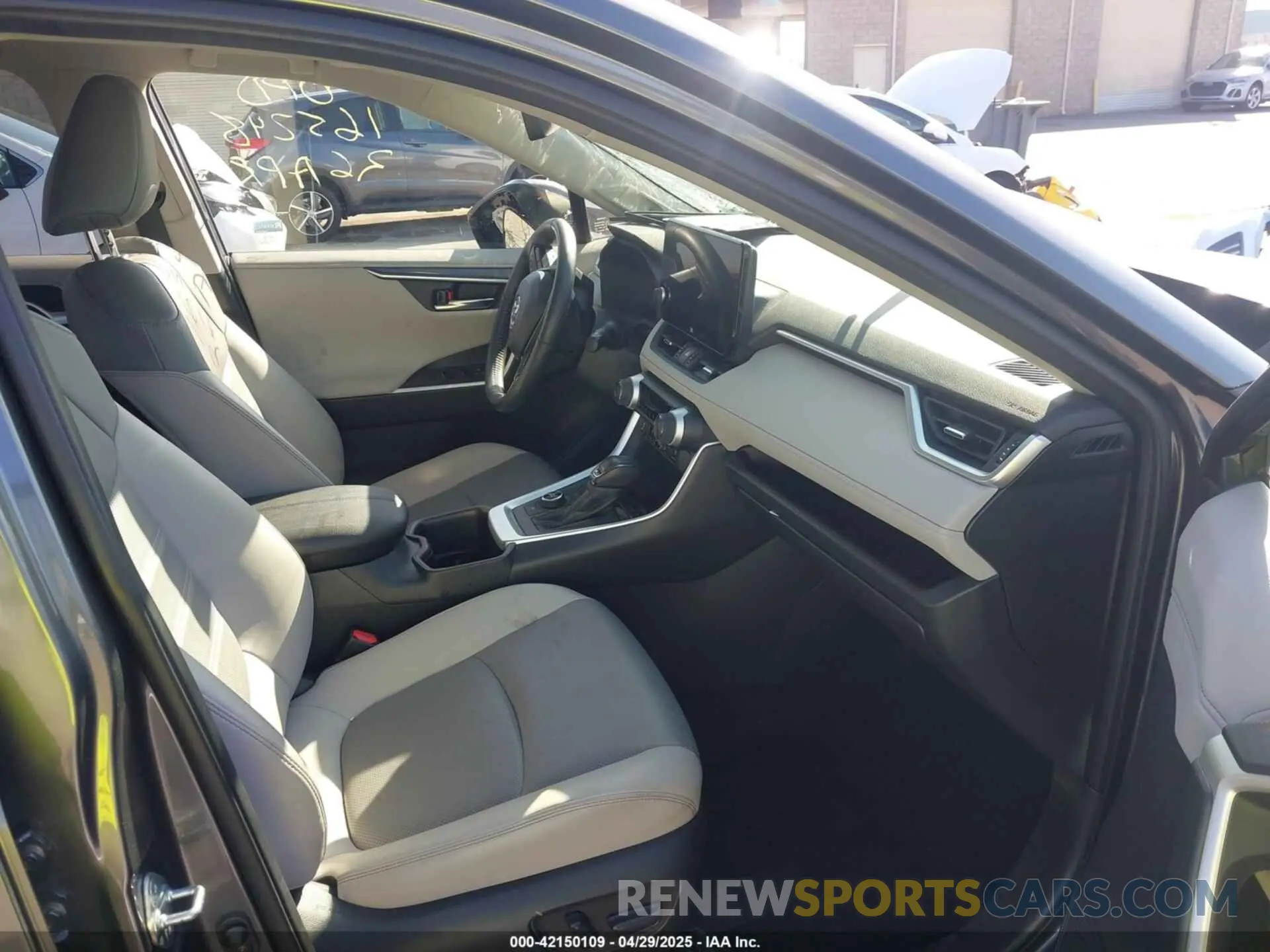 5 Photograph of a damaged car JTMD6RFVXPD096861 TOYOTA RAV4 HYBRID 2023