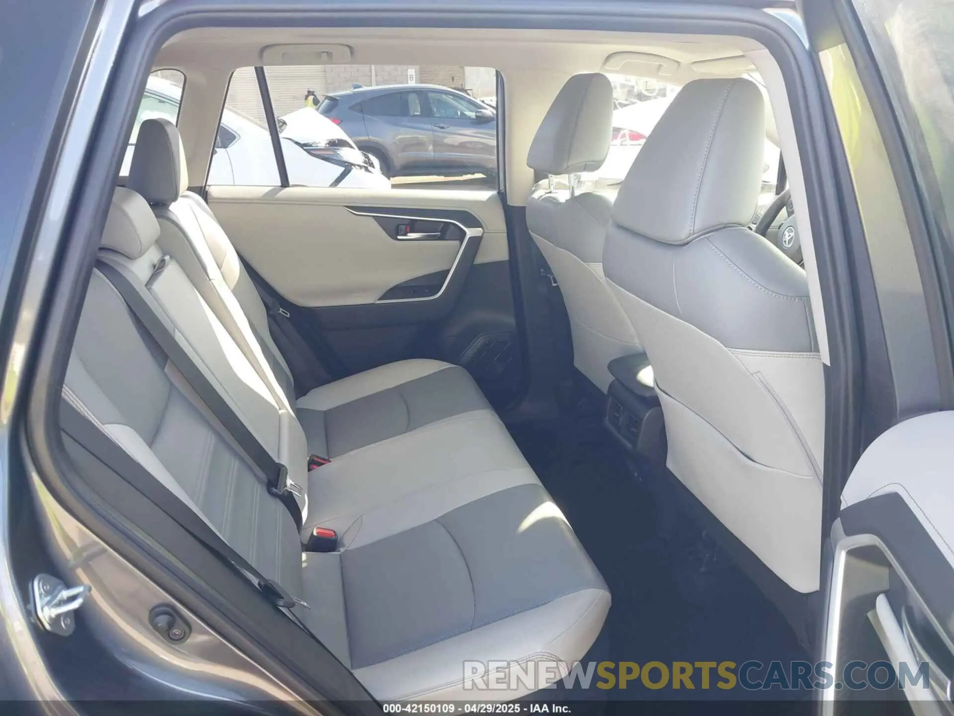 8 Photograph of a damaged car JTMD6RFVXPD096861 TOYOTA RAV4 HYBRID 2023