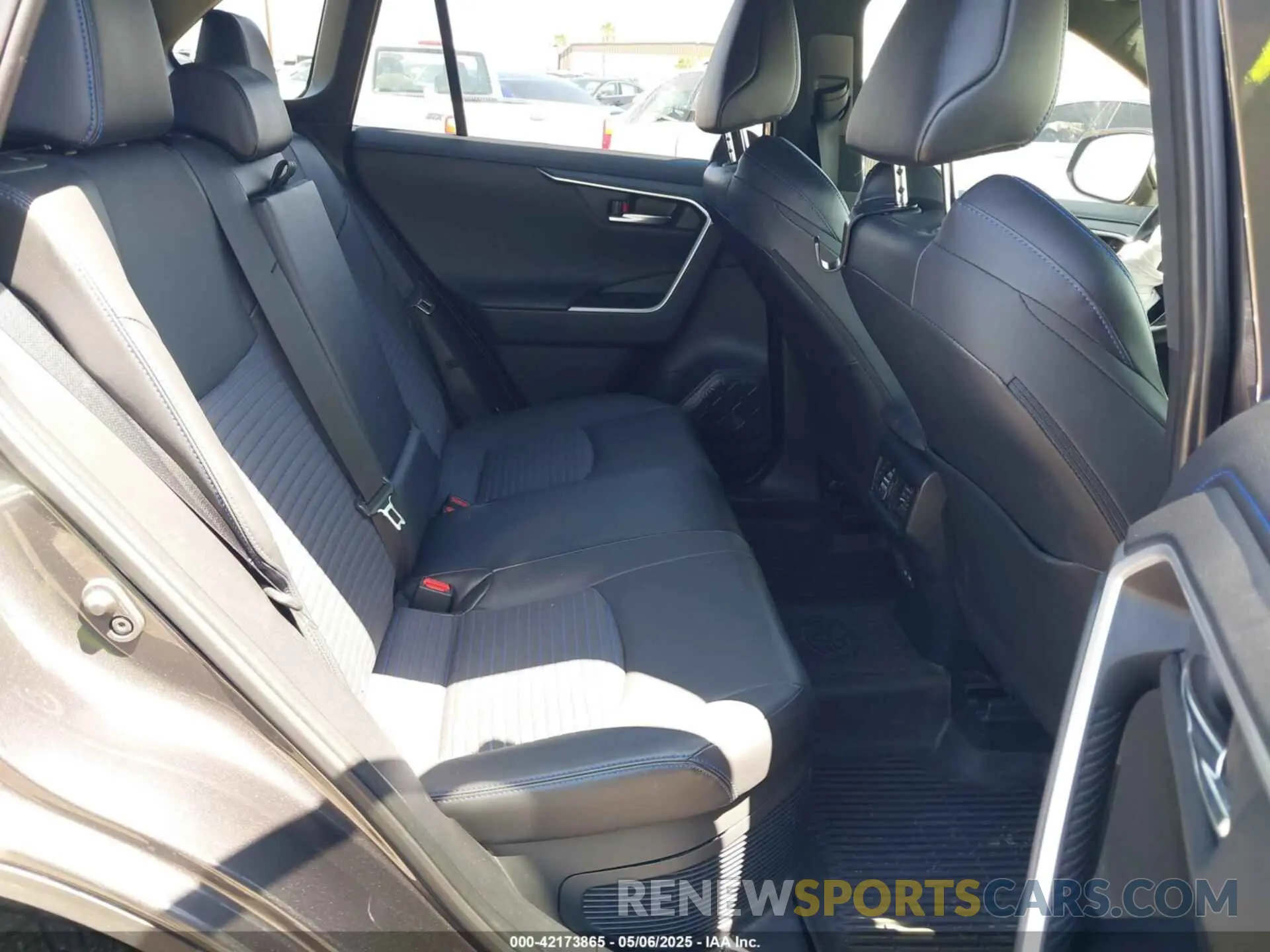 8 Photograph of a damaged car JTME6RFV2PJ037308 TOYOTA RAV4 HYBRID 2023