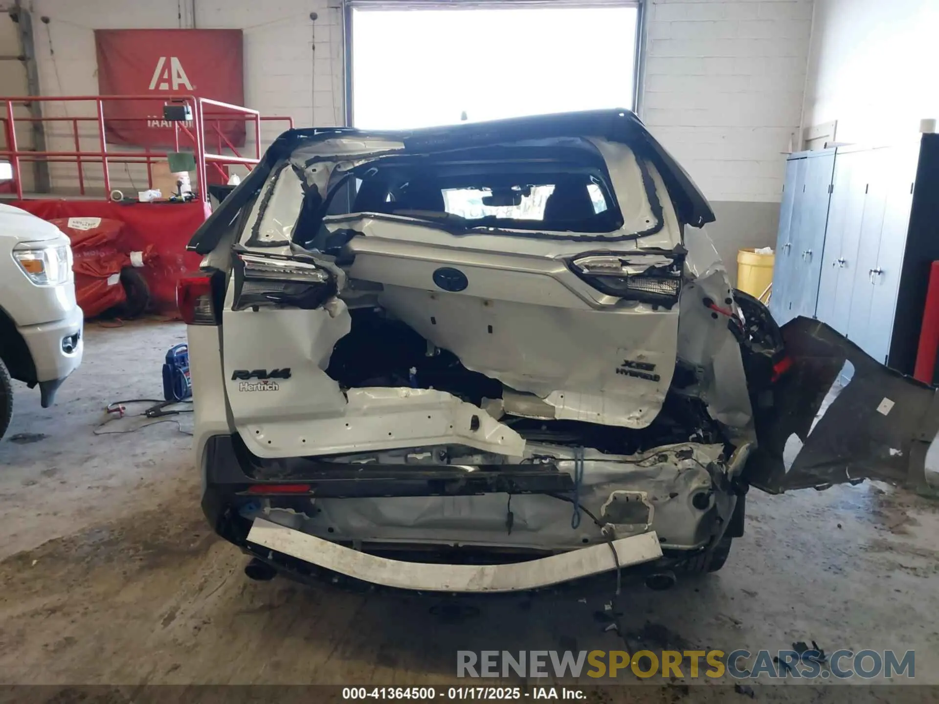 17 Photograph of a damaged car JTME6RFV5PJ038596 TOYOTA RAV4 HYBRID 2023