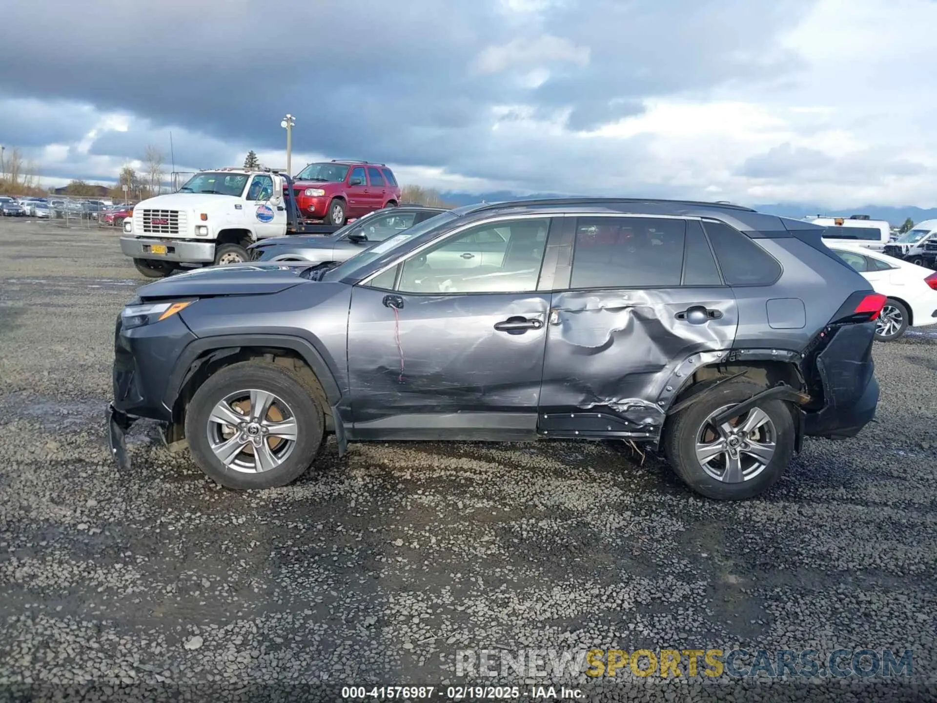 14 Photograph of a damaged car JTMRWRFV2PD201561 TOYOTA RAV4 HYBRID 2023