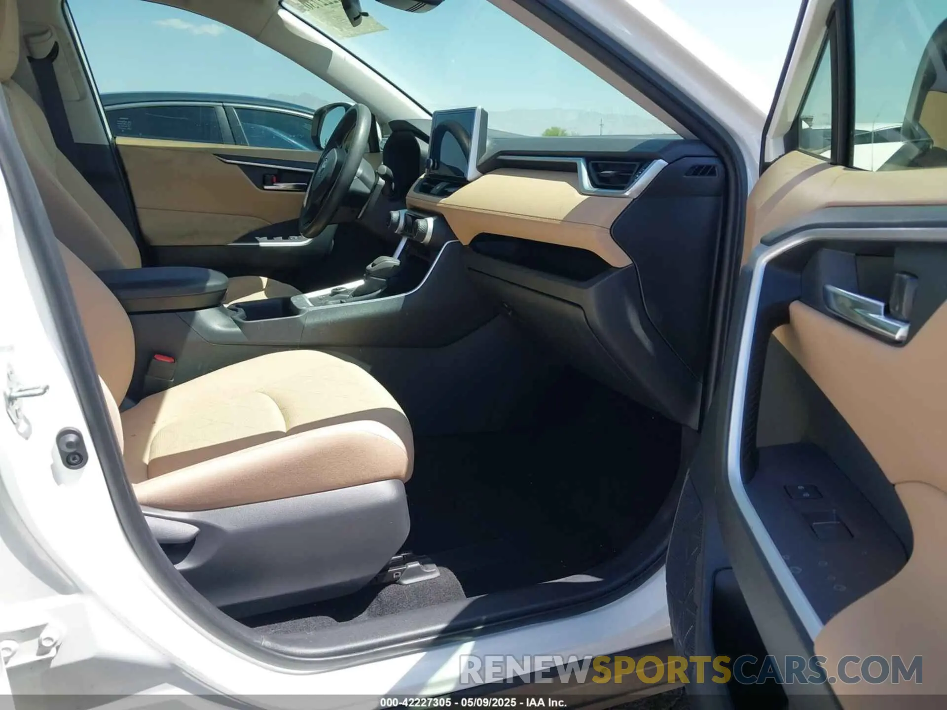 5 Photograph of a damaged car JTMRWRFV9PD195855 TOYOTA RAV4 HYBRID 2023