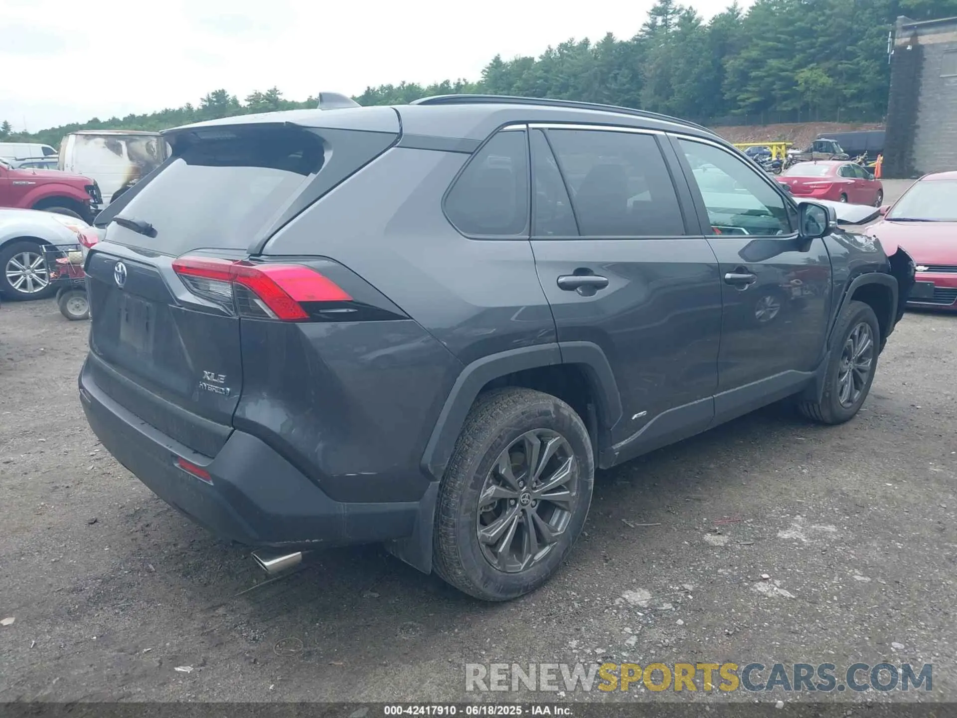 4 Photograph of a damaged car 2T3B6RFV1RW077600 TOYOTA RAV4 HYBRID 2024