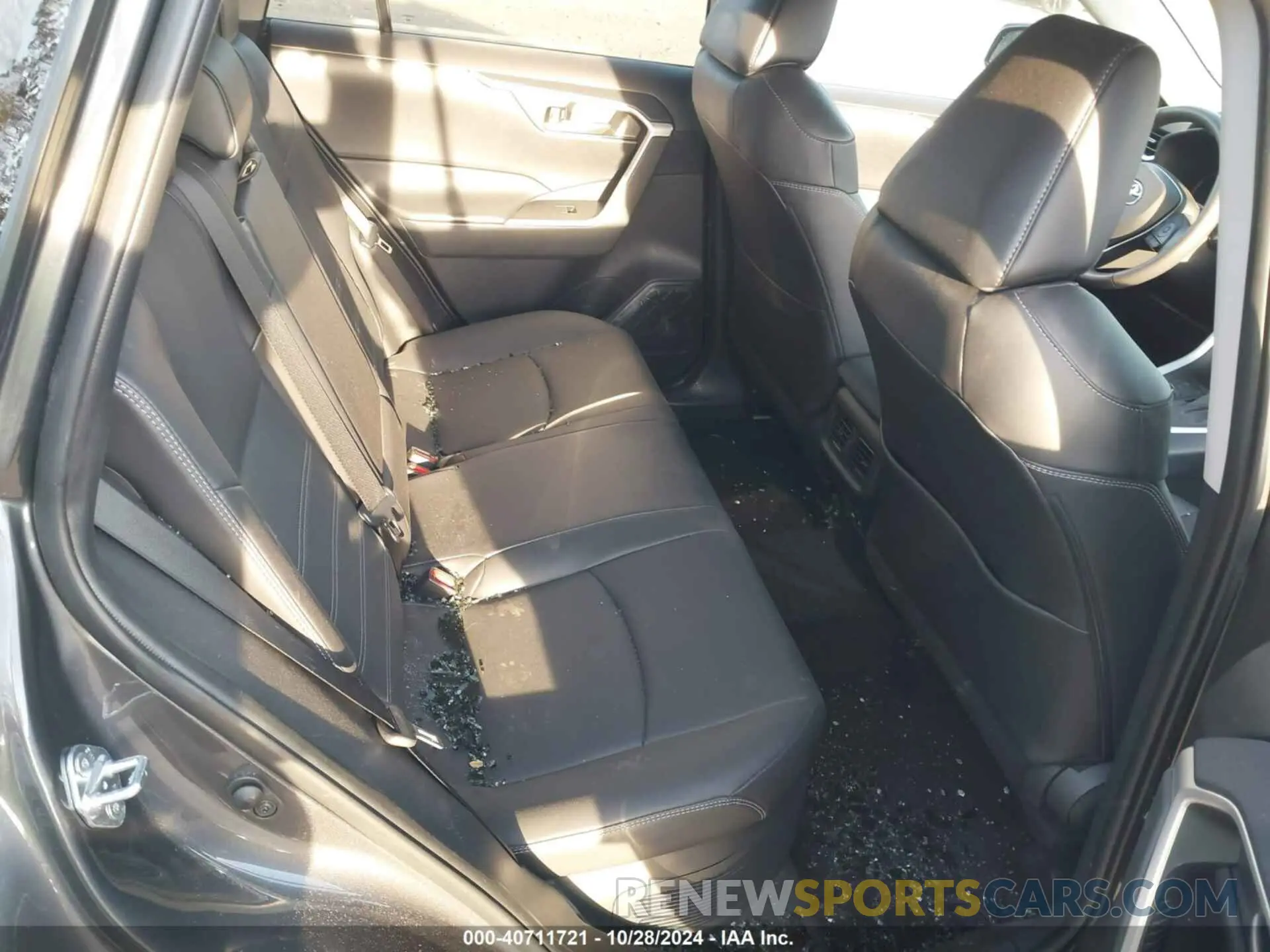 8 Photograph of a damaged car 2T3B6RFV3RW047207 TOYOTA RAV4 HYBRID 2024